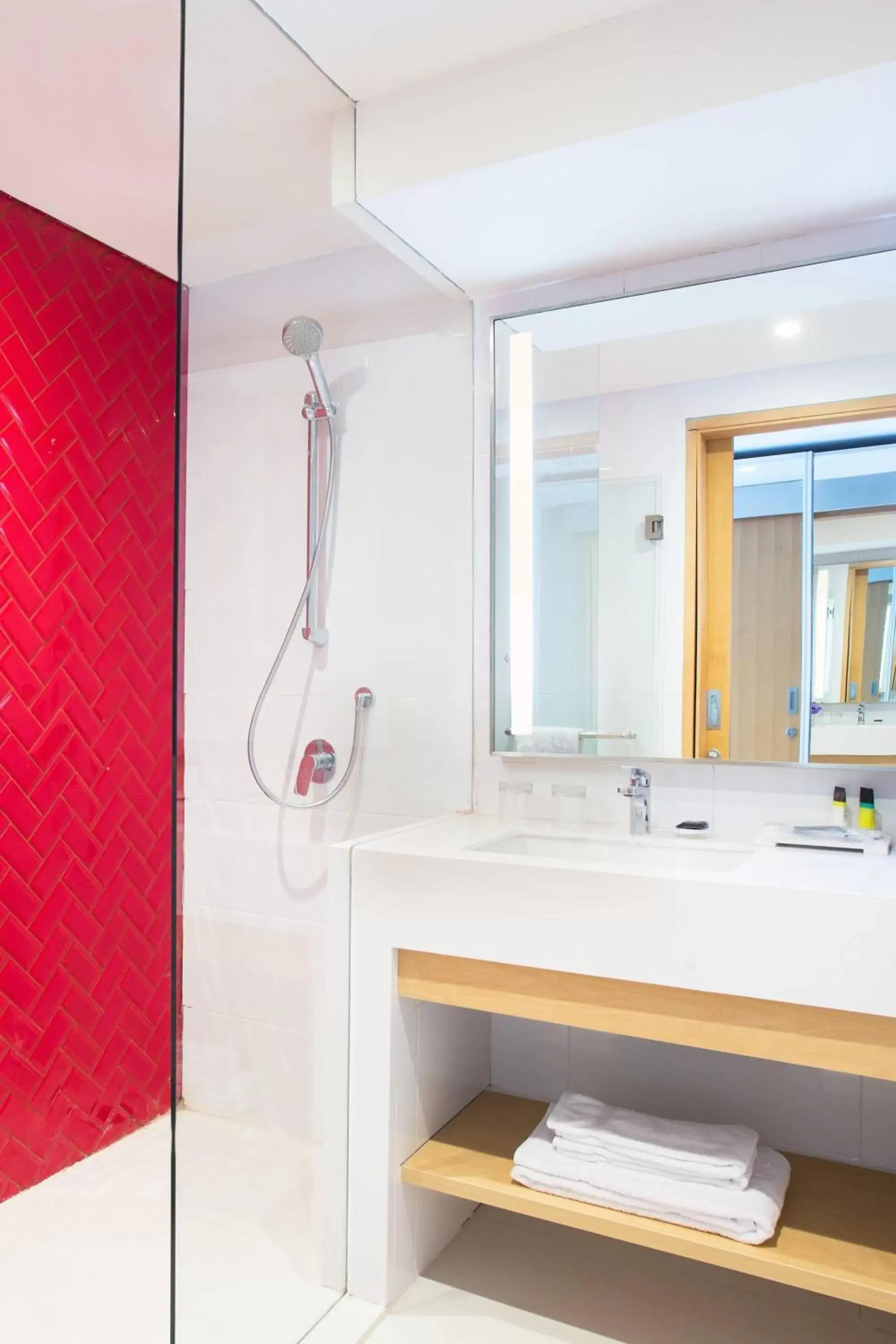 Bathroom in Four Points by Sheraton Surabaya, Tunjungan Plaza