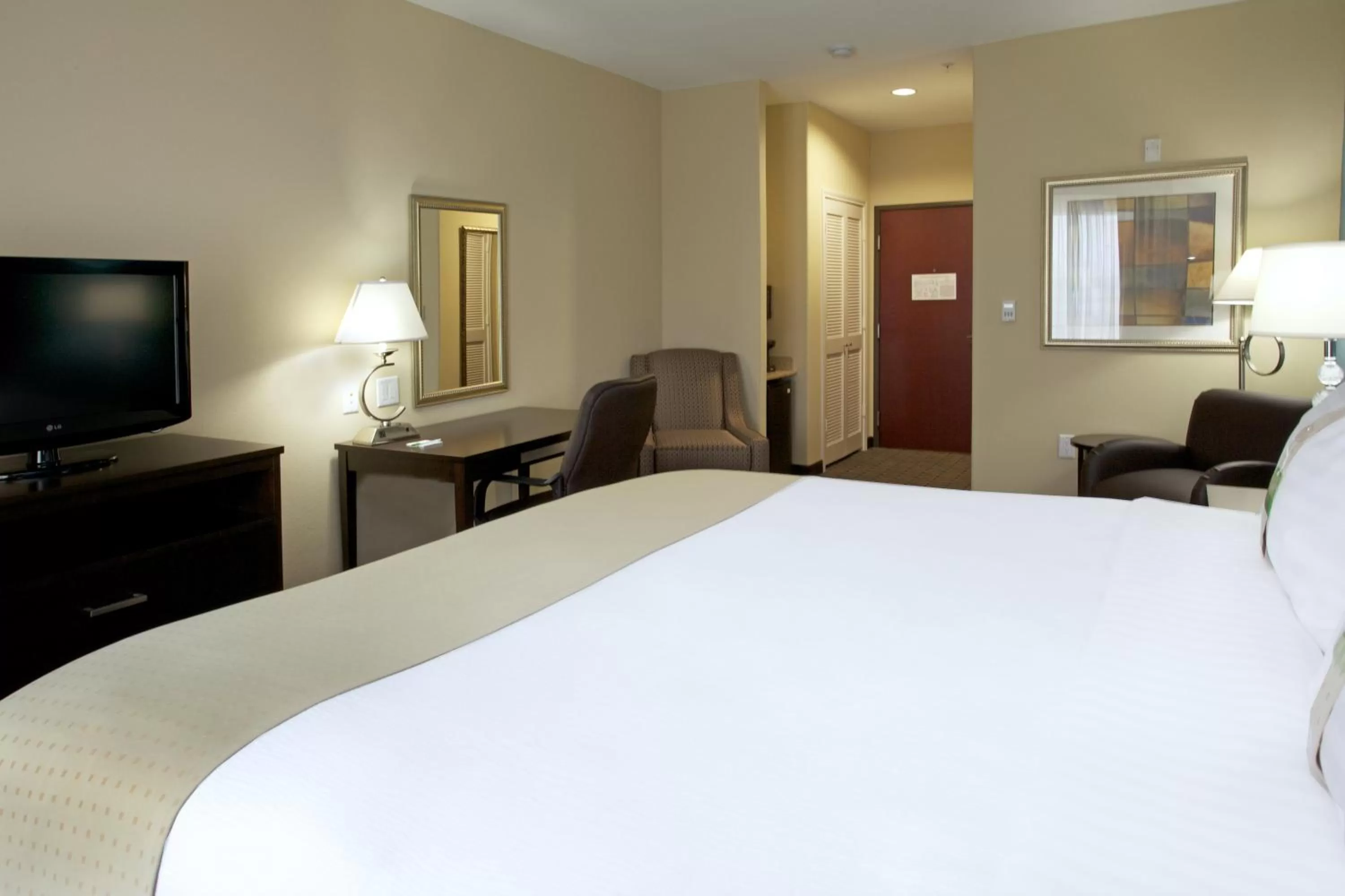 Photo of the whole room, Bed in Holiday Inn Houston-Webster by IHG