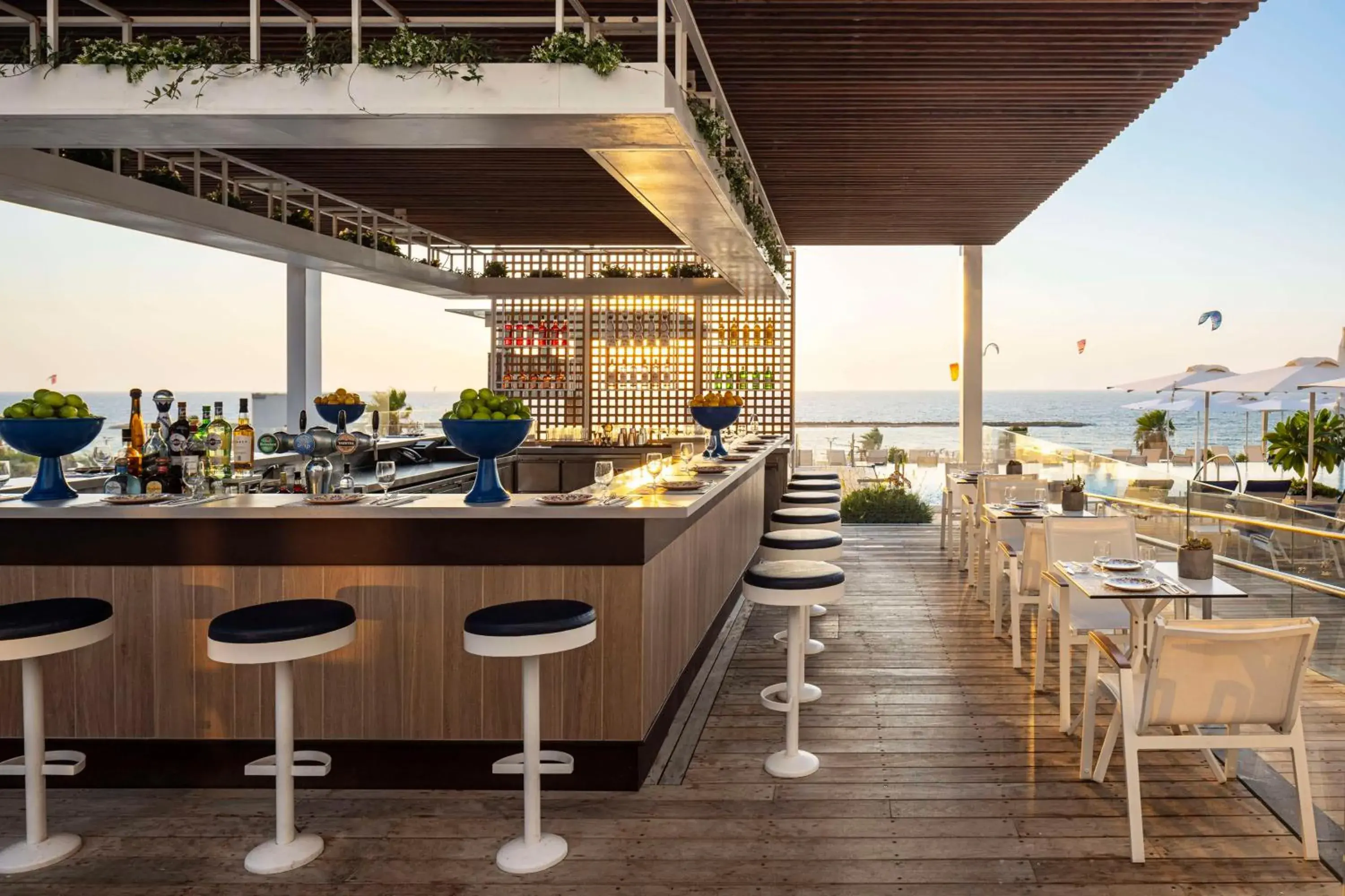 Lounge or bar, Restaurant/Places to Eat in The David Kempinski Tel Aviv