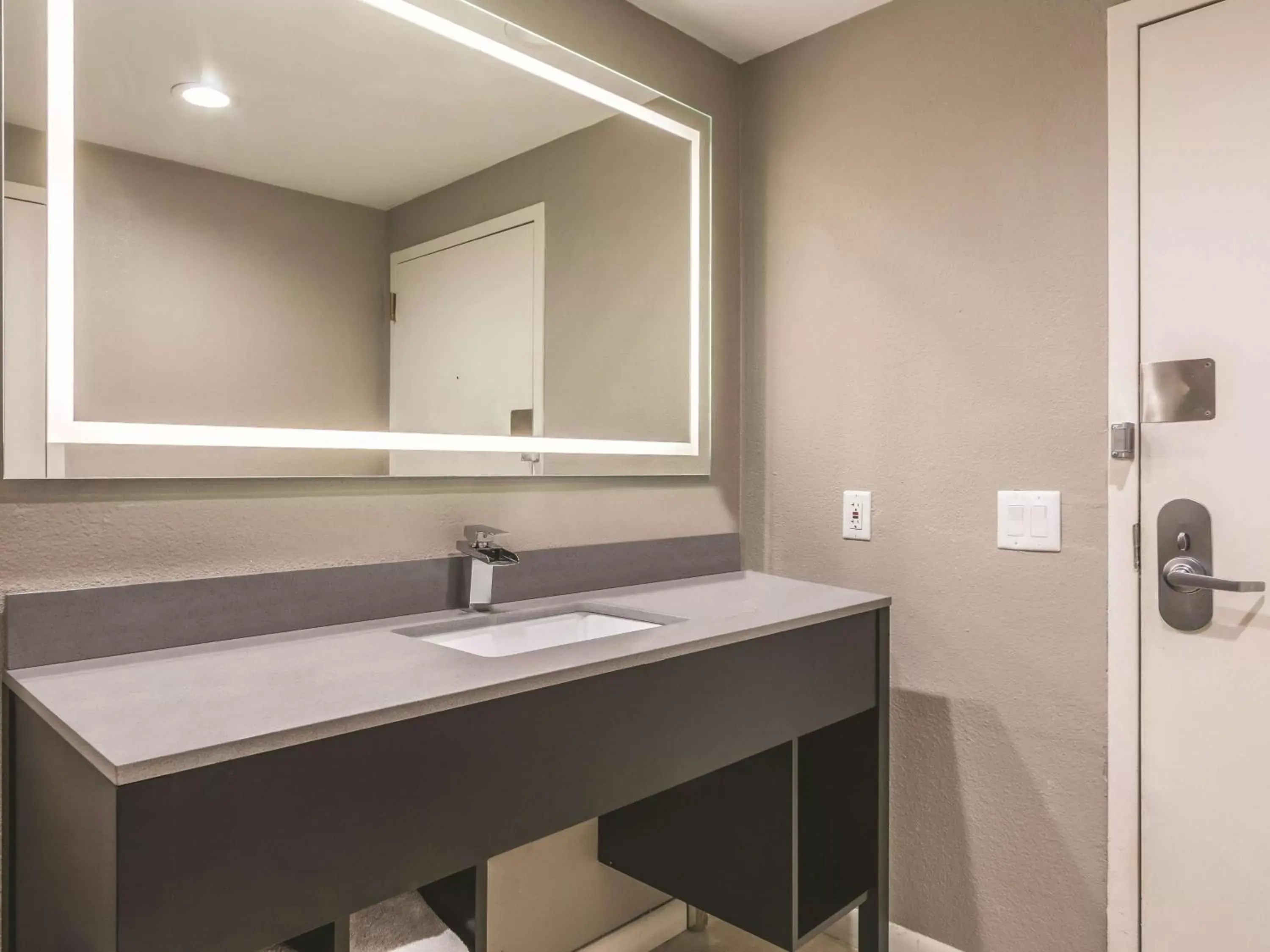 Photo of the whole room, Bathroom in La Quinta Inn by Wyndham Jupiter