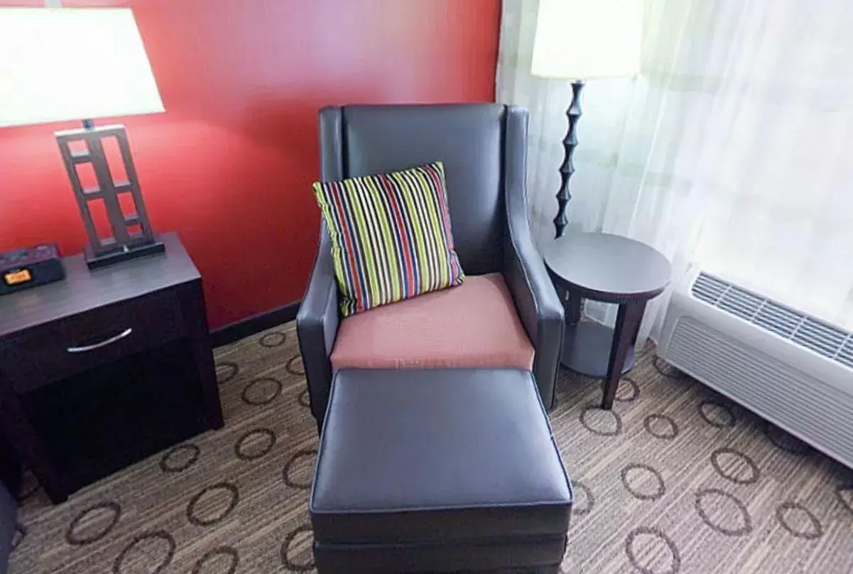 Seating Area in Holiday Inn Anderson, an IHG Hotel