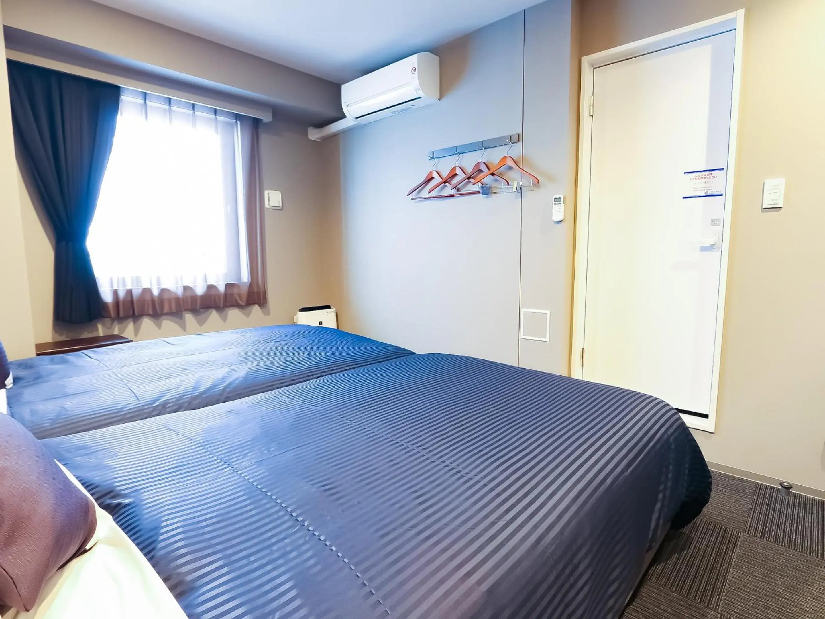 Photo of the whole room, Bed in HOTEL LiVEMAX Yokohama-Eki Nishiguchi