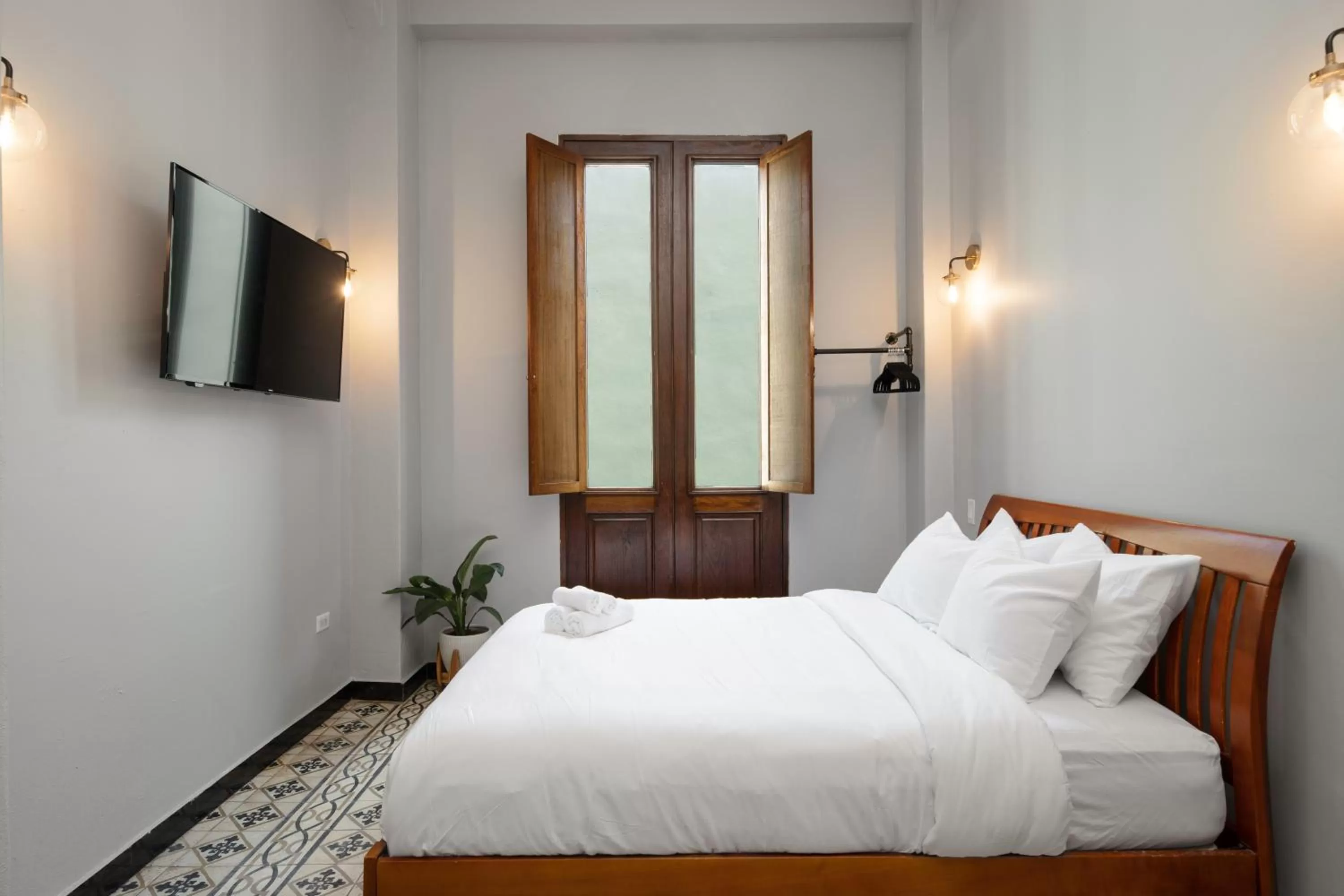 Bed in EL Colonial Open Bar Adults Only