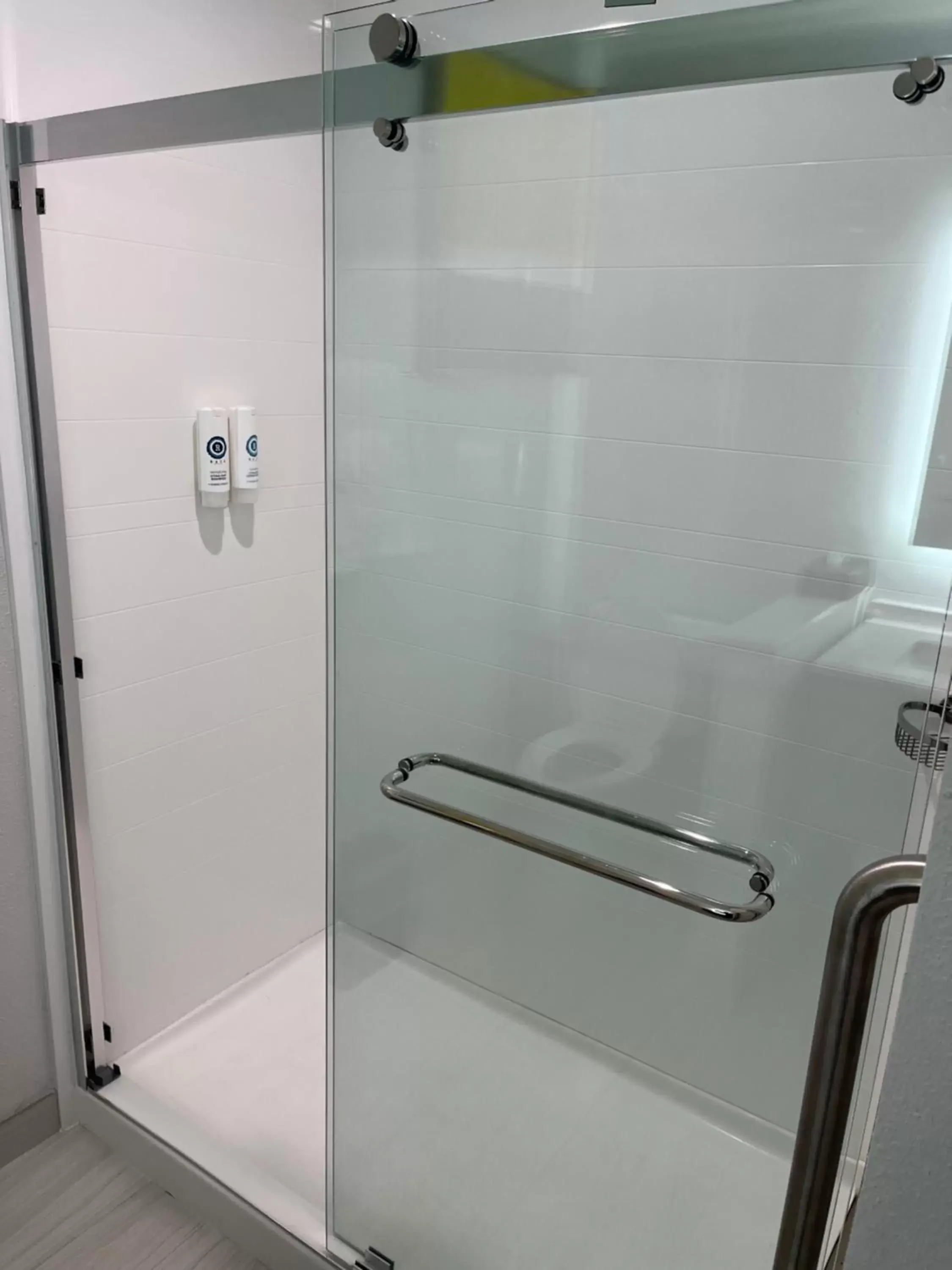 Bathroom in Comfort Suites Clearwater - Dunedin