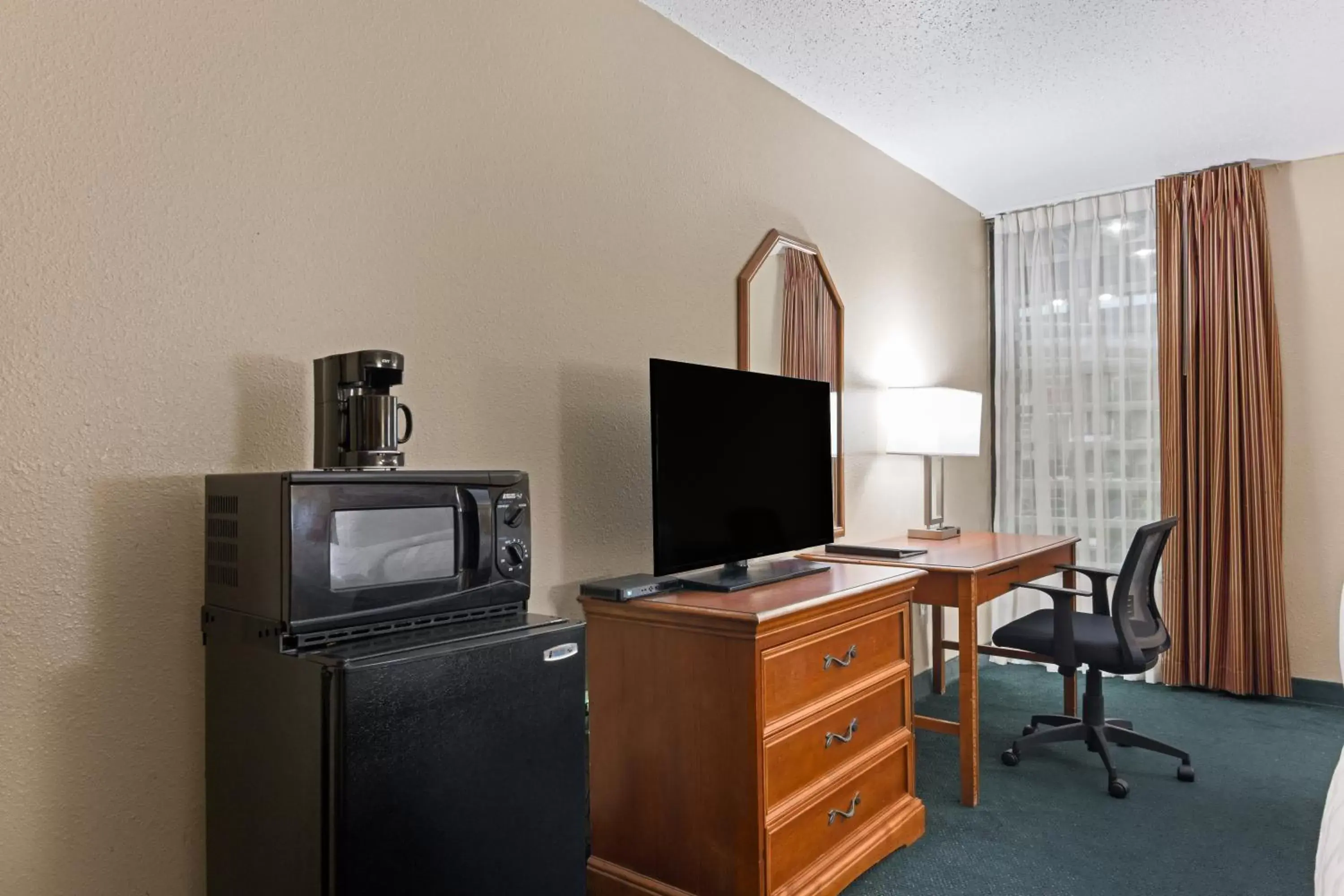 TV and multimedia, TV/Entertainment Center in LeBossier Hotel