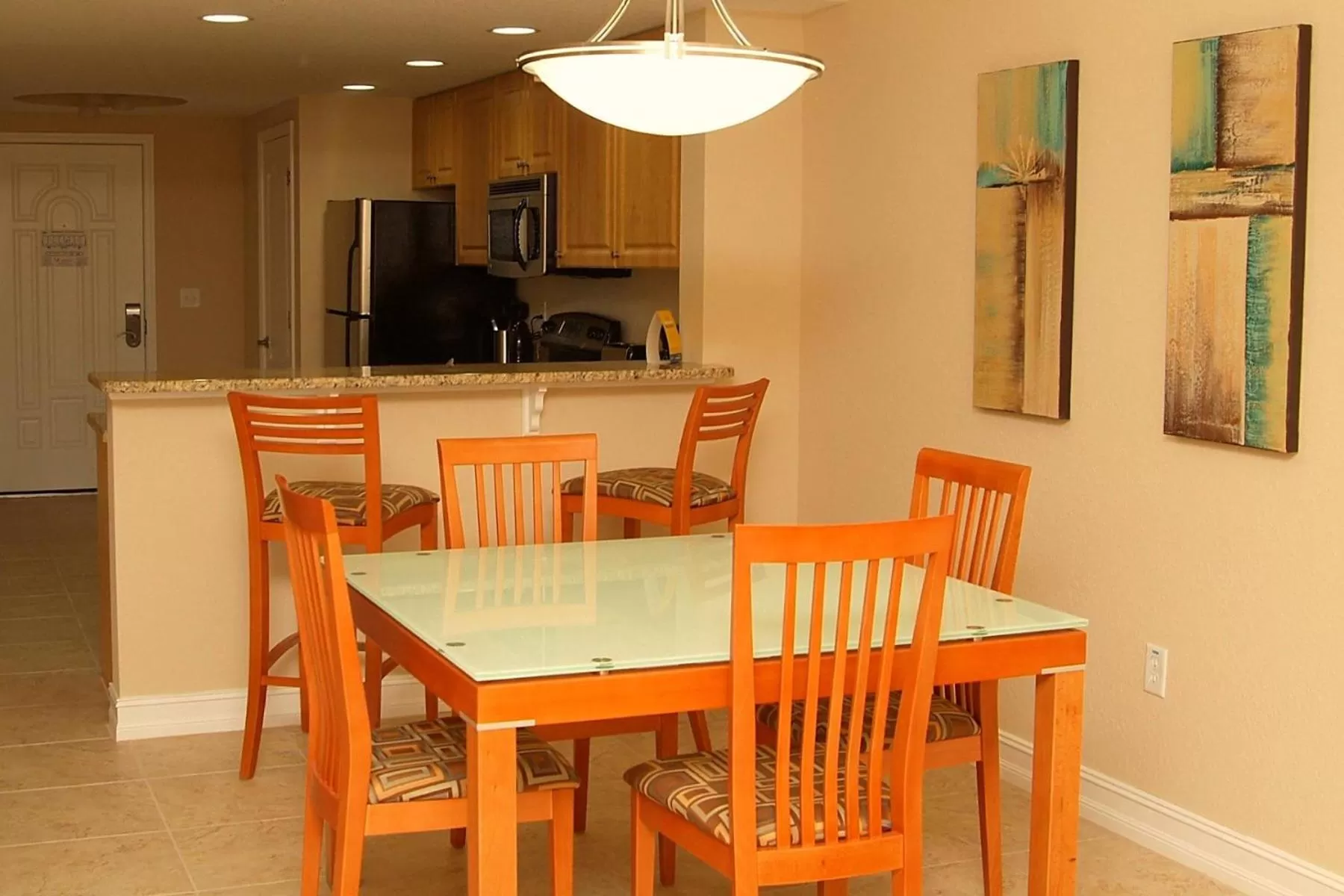 Dining area in Crystal Palms Beach Resort
