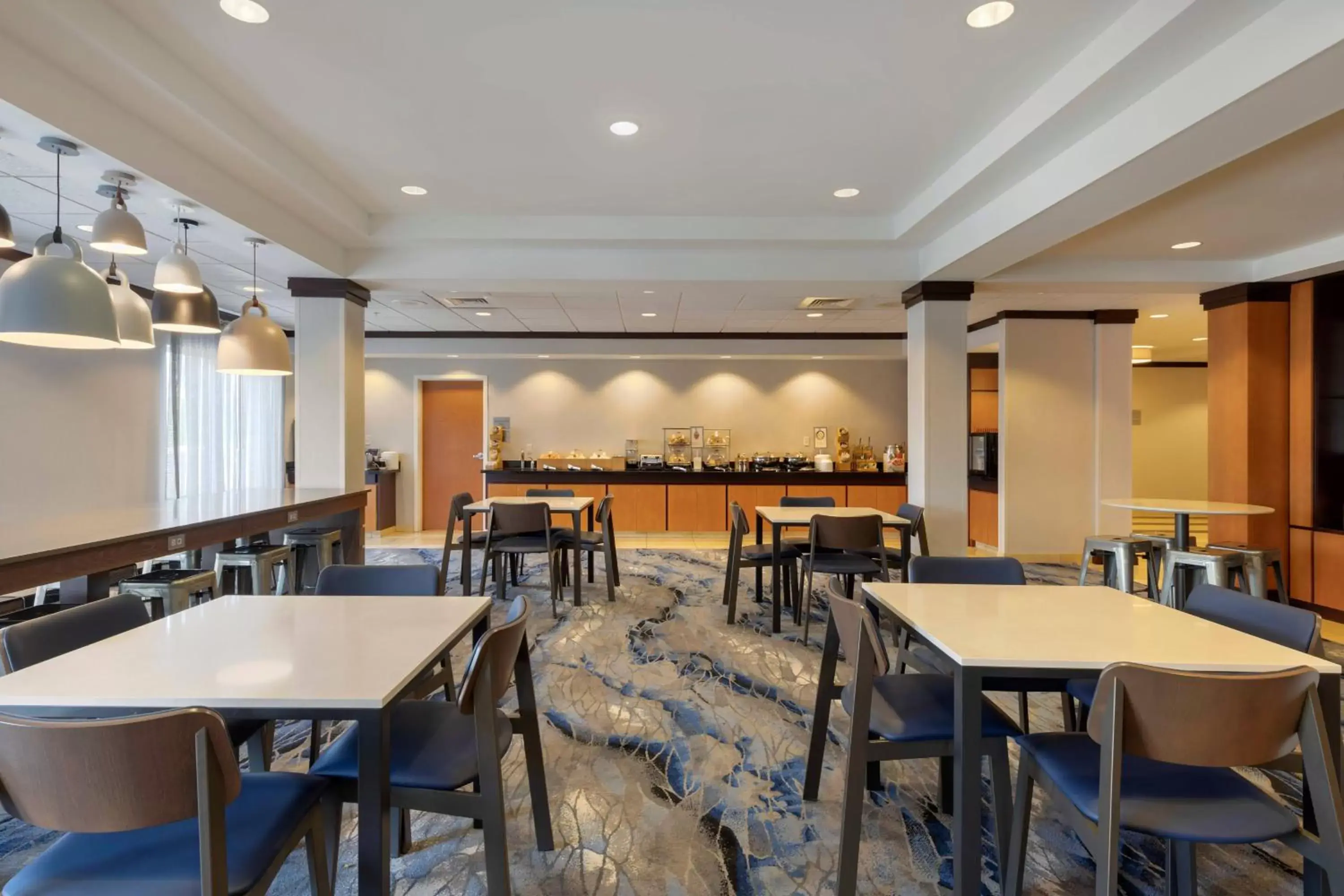 Breakfast, Restaurant/Places to Eat in Fairfield Inn & Suites by Marriott Rockford