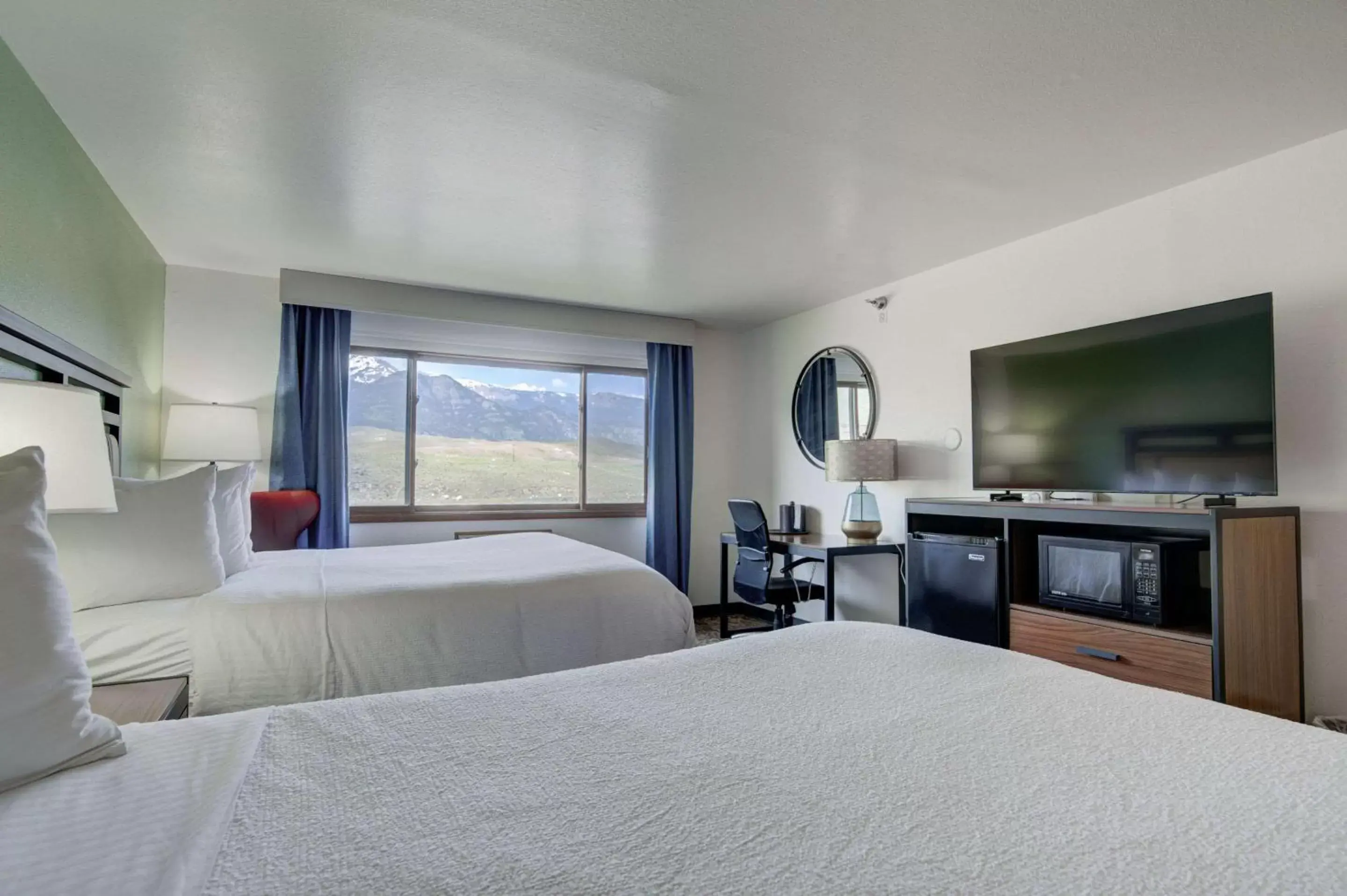 Bedroom in The Ridgeline Hotel at Yellowstone, Ascend Hotel Collection