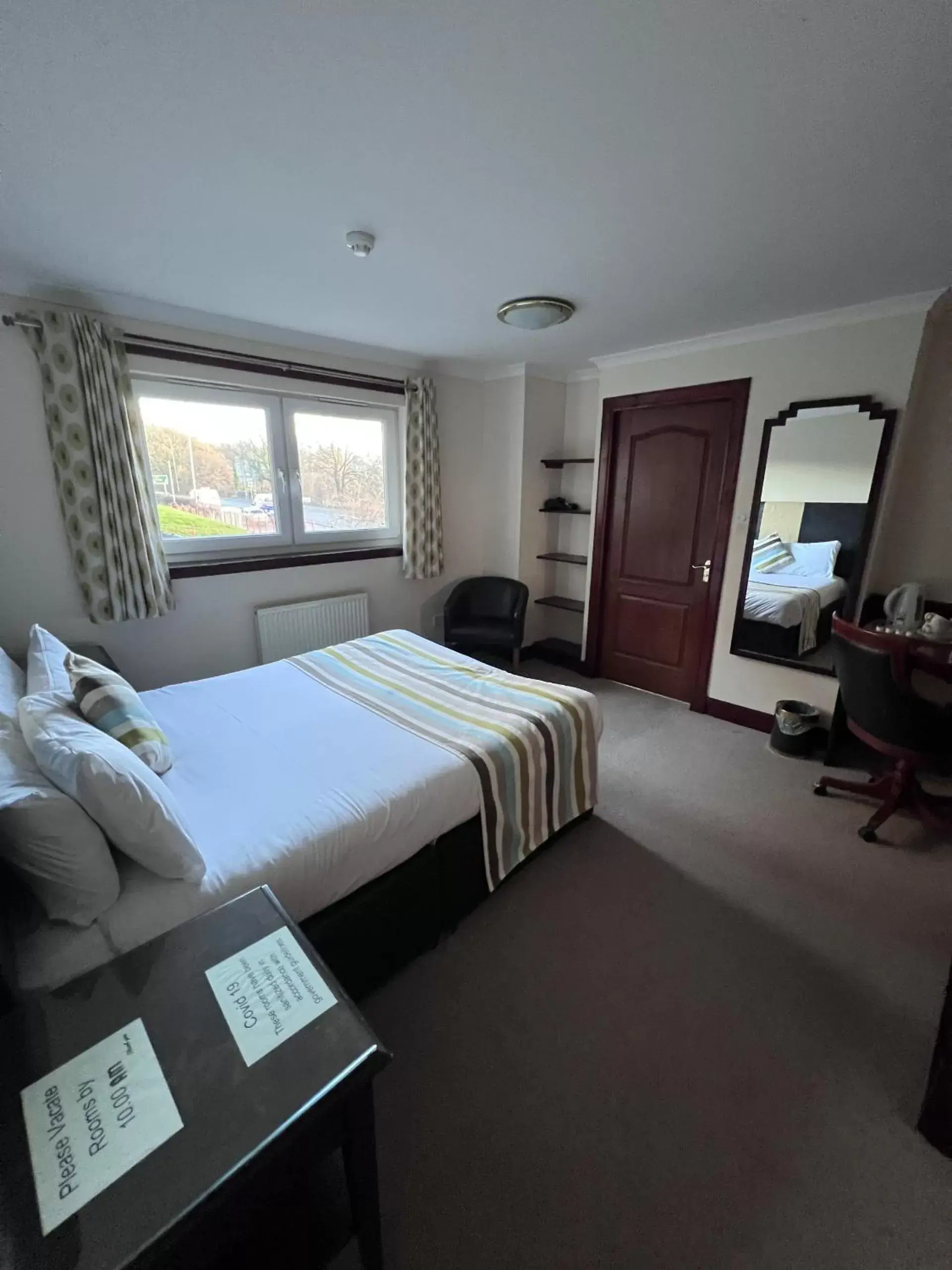 Bedroom, Bed in Lochway Hotel