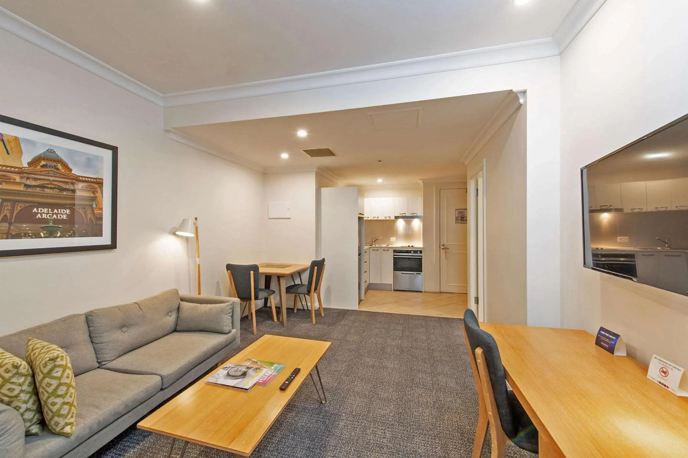 Photo of the whole room, Seating Area in Quality Apartments Adelaide Central