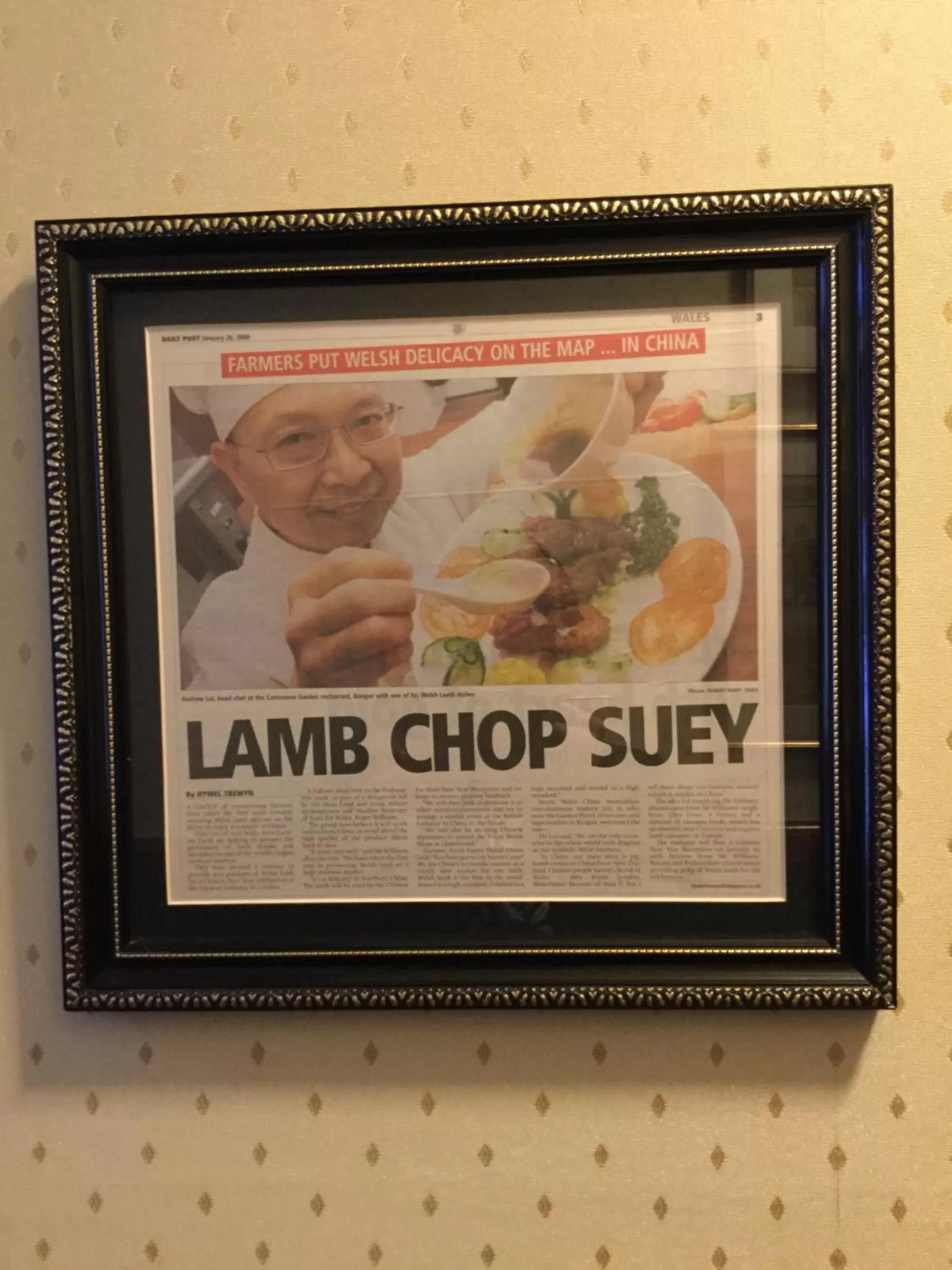 Restaurant/places to eat, TV/Entertainment Center in Garden Hotel