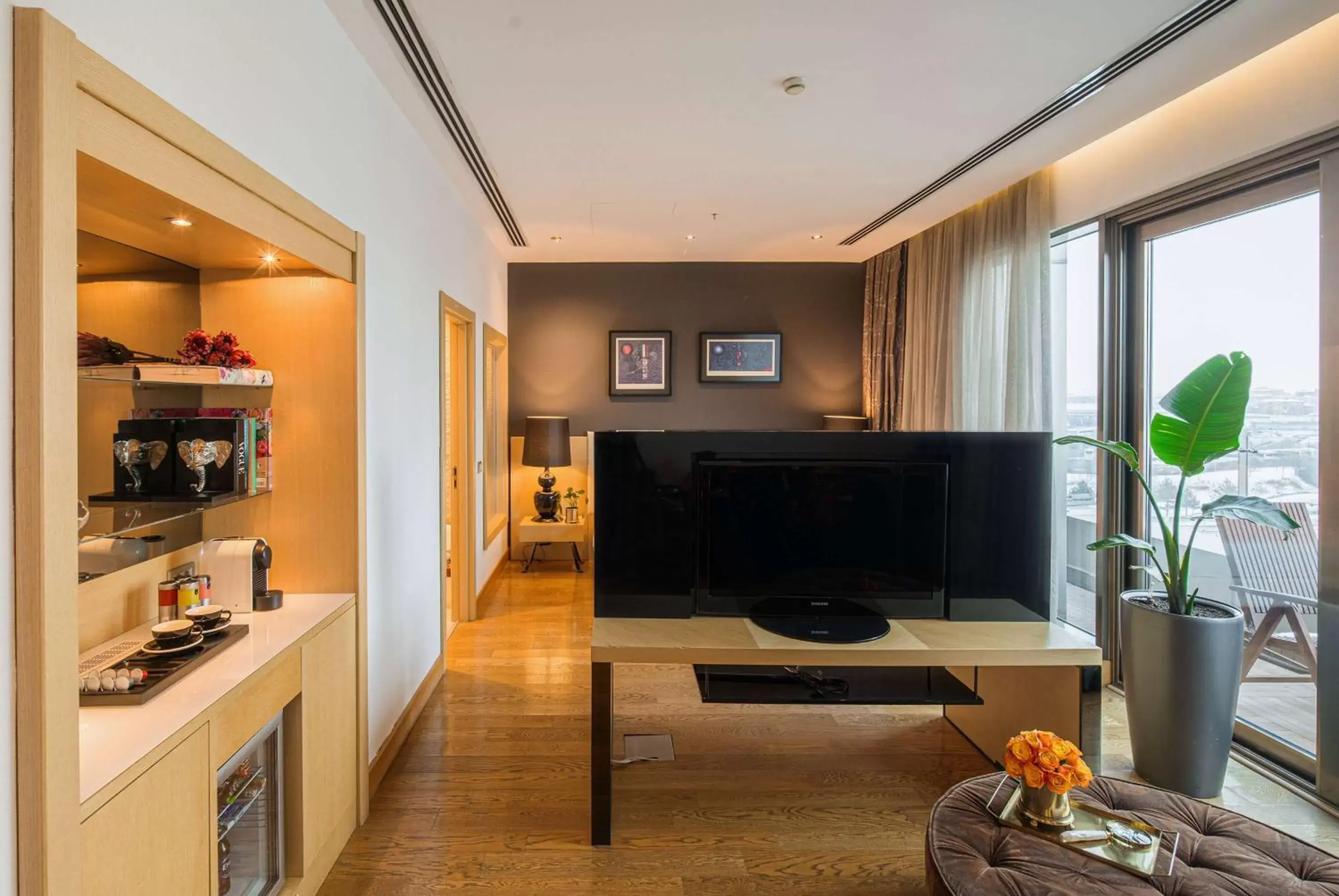 Bed, TV/Entertainment Center in Wyndham Ankara