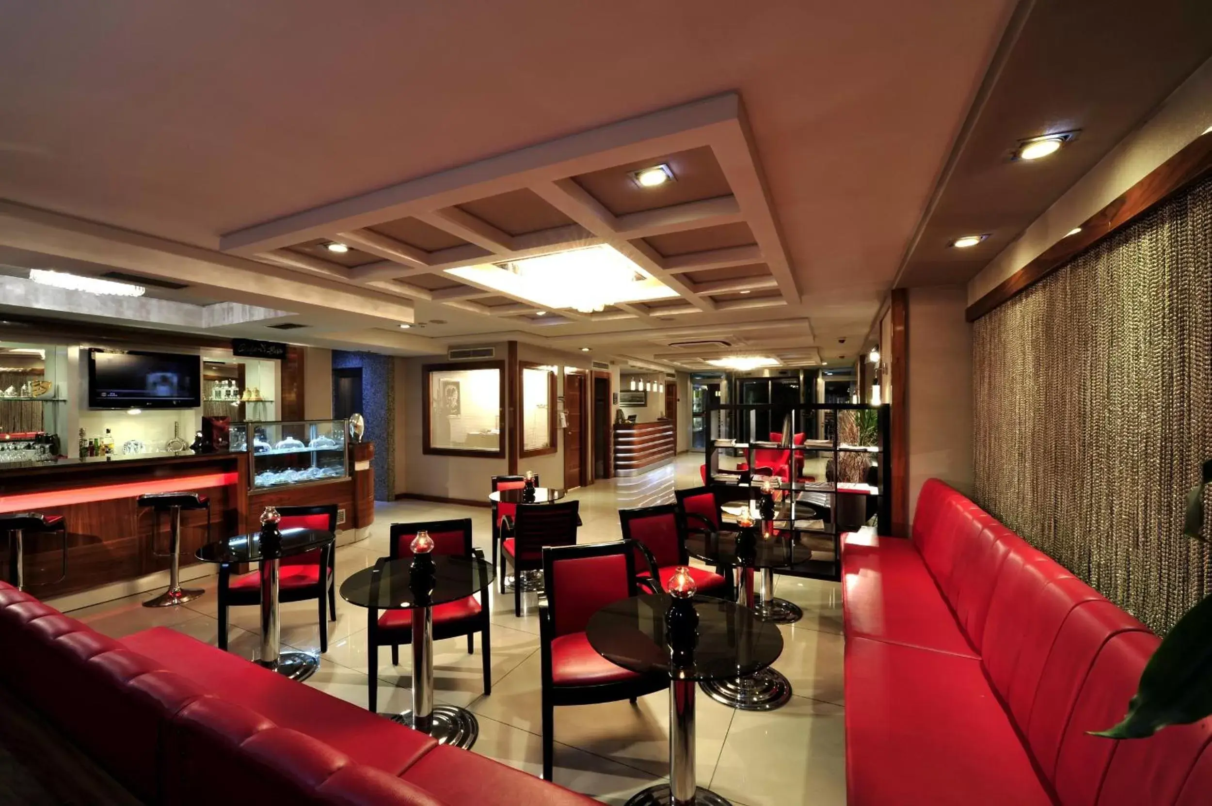 Lounge or bar, Restaurant/Places to Eat in Istanbul Golden City Hotel