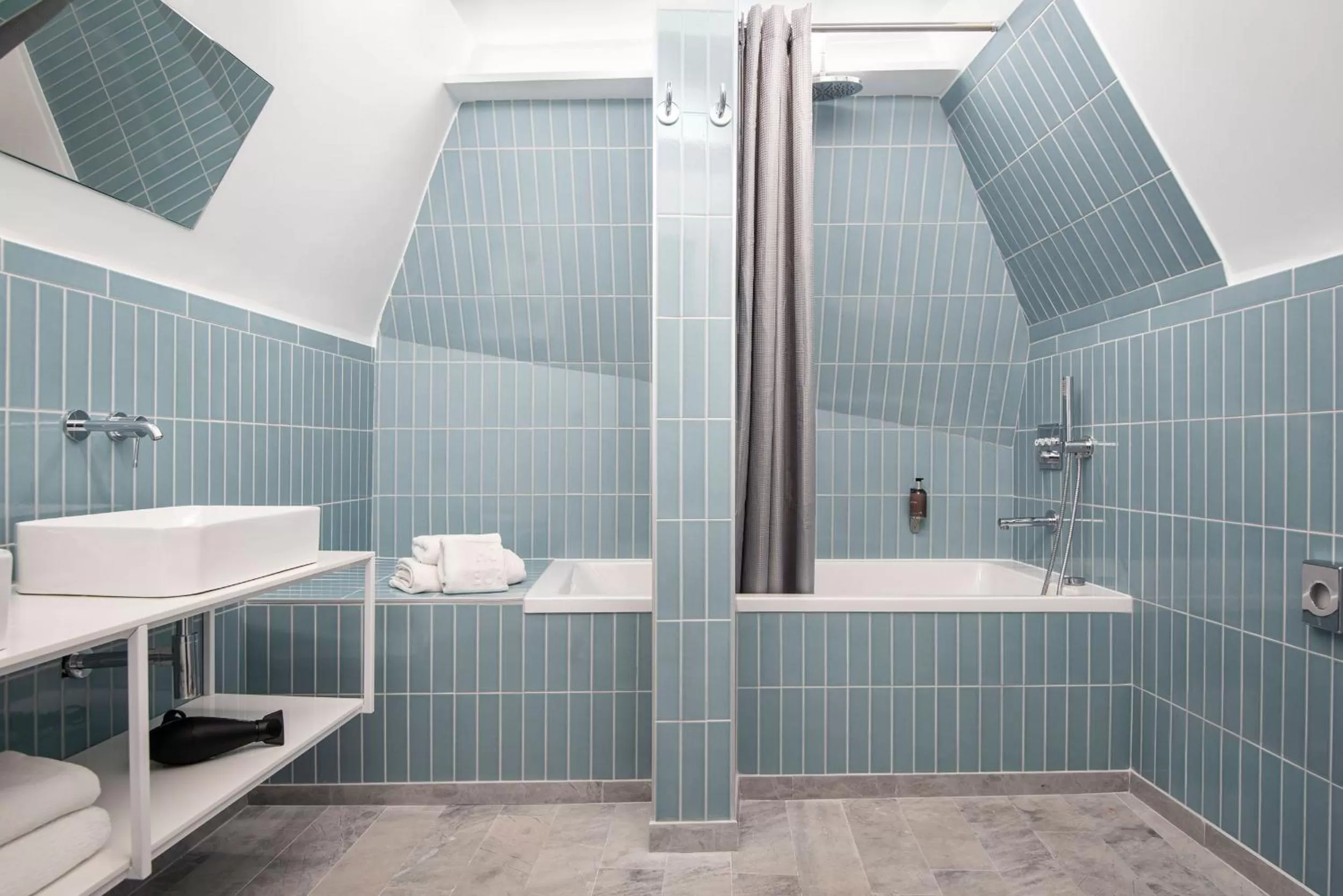 Bathroom in Hôtel de l'Europe by HappyCulture