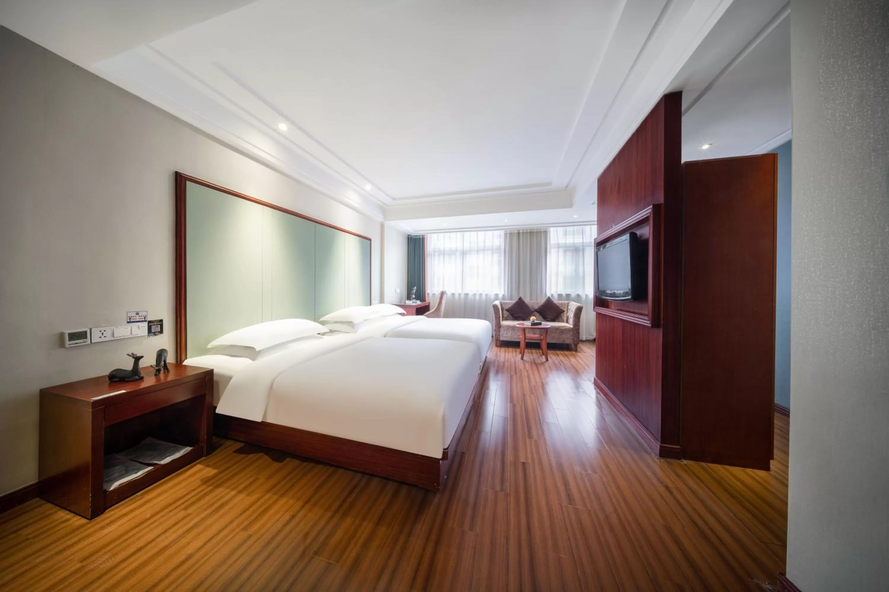 Bed in Lingshang Hotel