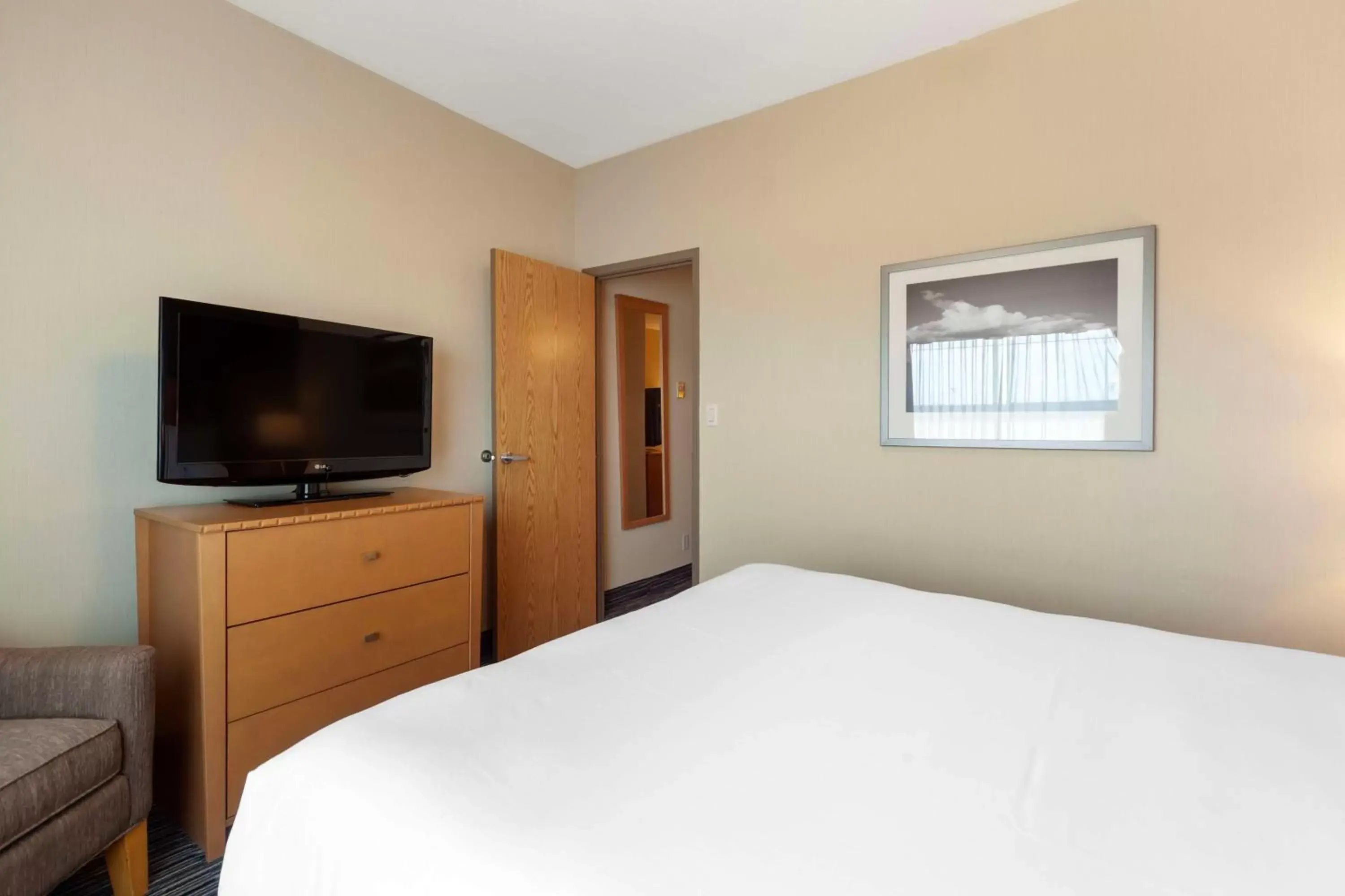 Bedroom, Bed in Best Western Grande Prairie