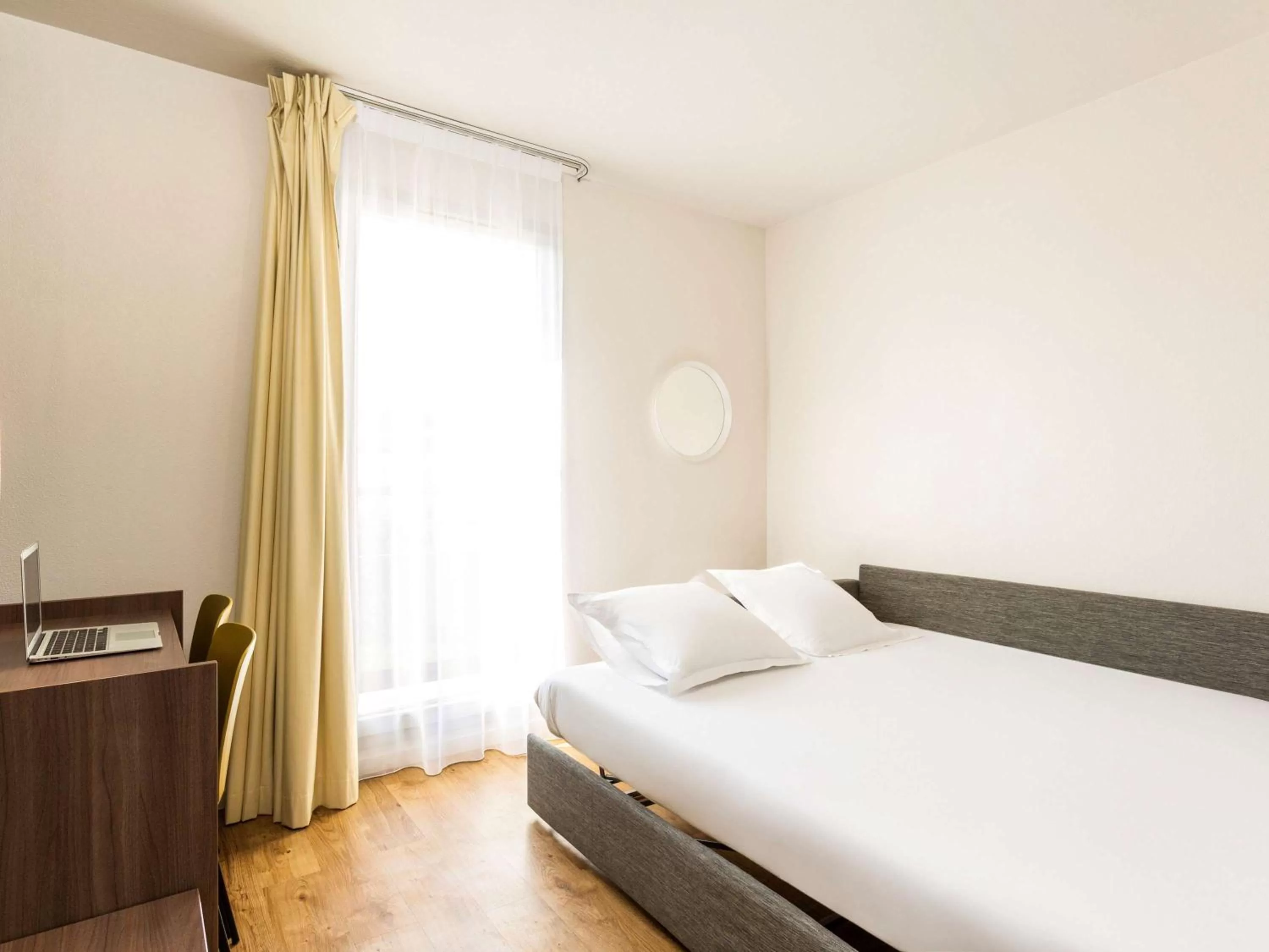 Photo of the whole room, Bed in Aparthotel Adagio Access Carrières Sous Poissy