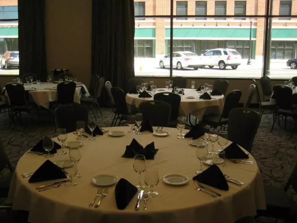 Banquet/Function facilities, Restaurant/Places to Eat in Kent State University Hotel and Conference Center