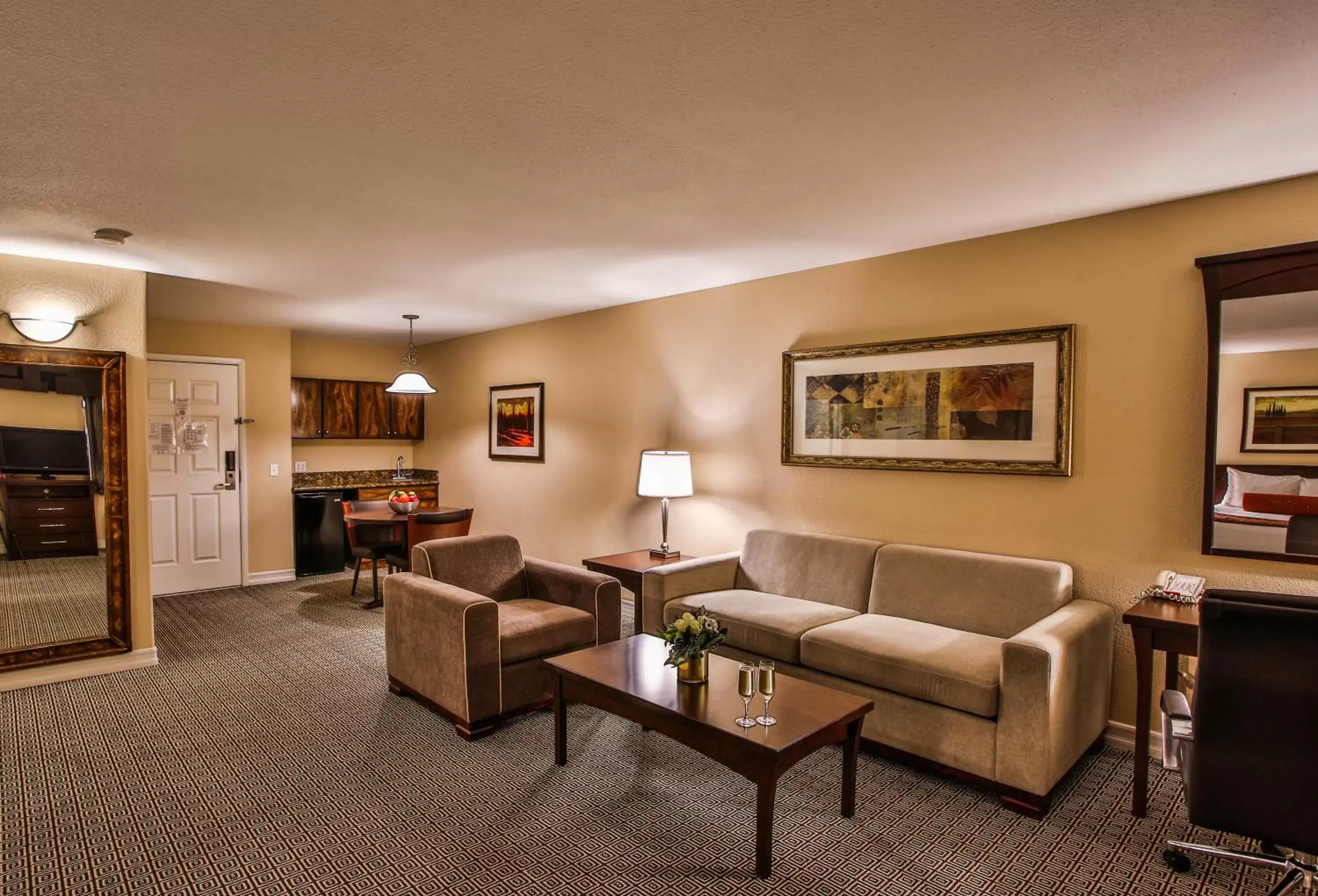 Living room, Seating Area in Tuscany Suites & Casino