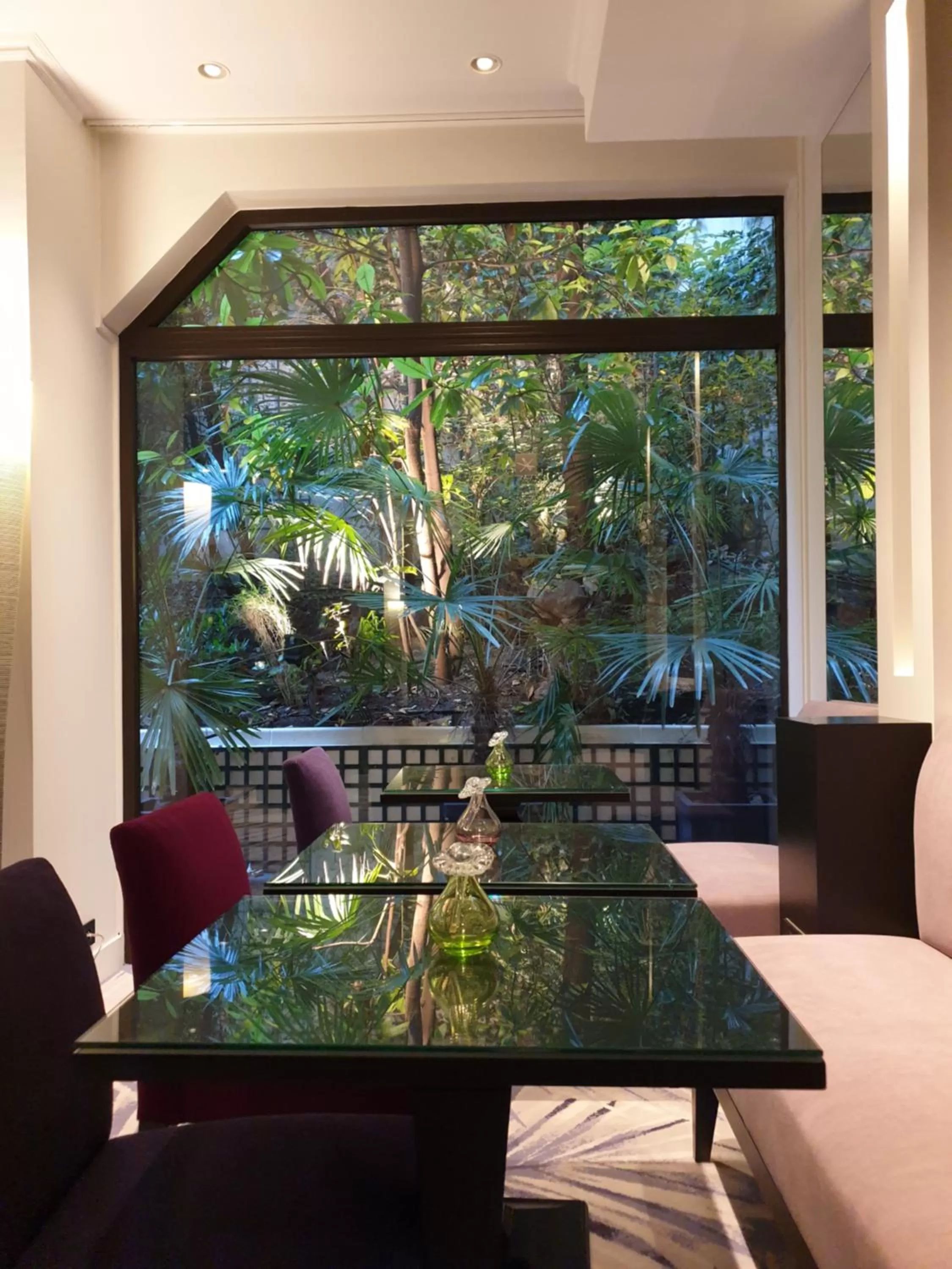 Breakfast in Garden-Elysée