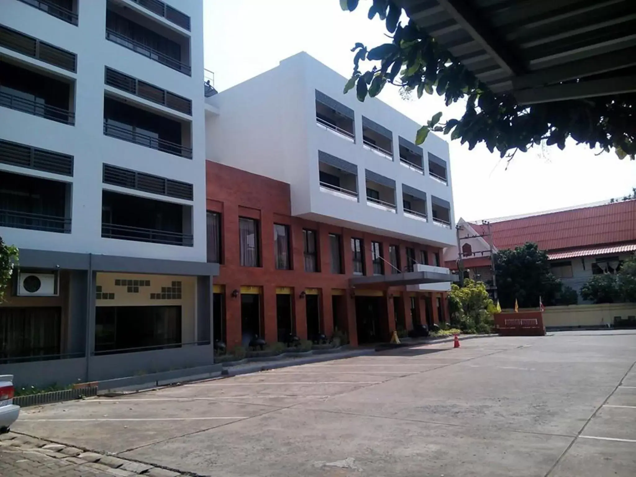 Area and facilities, Property Building in Pin Hotel