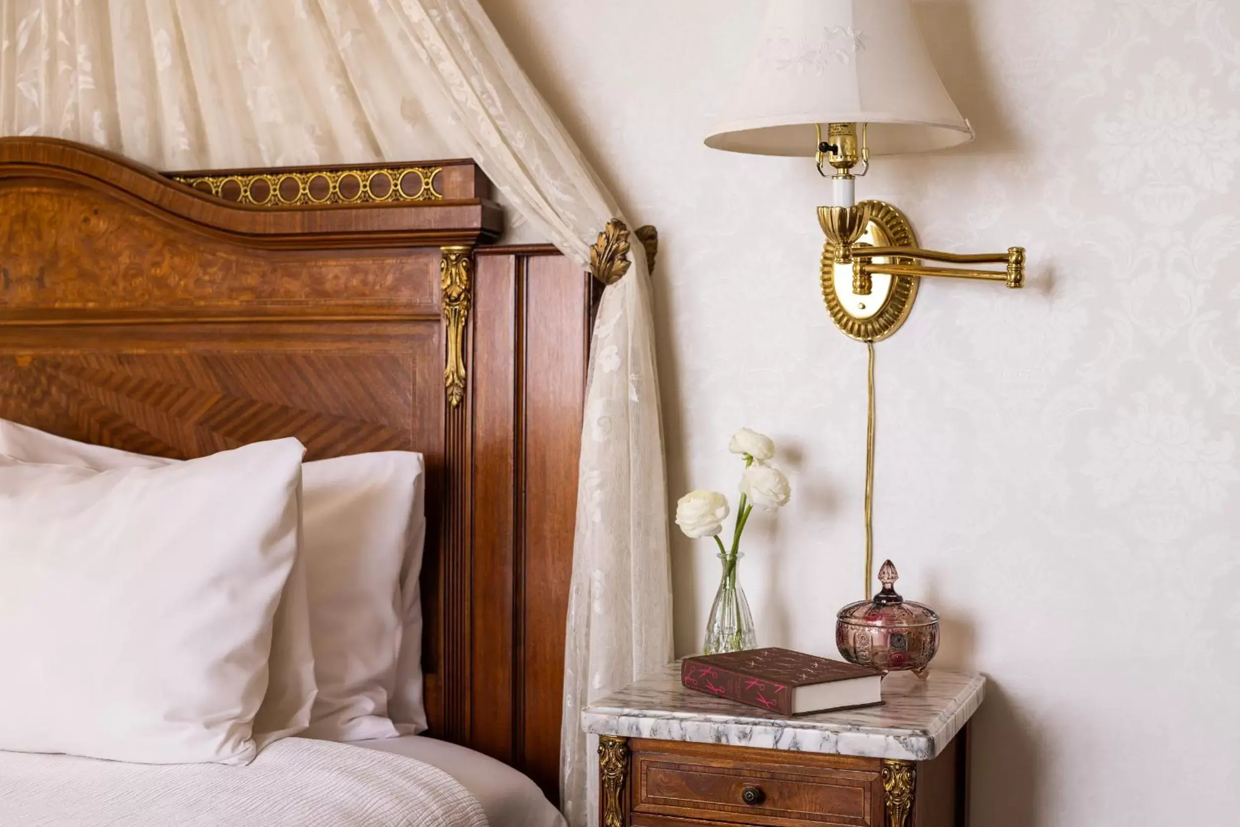 Bedroom, Bathroom in Seven Gables Inn on Monterey Bay, A Kirkwood Collection Hotel