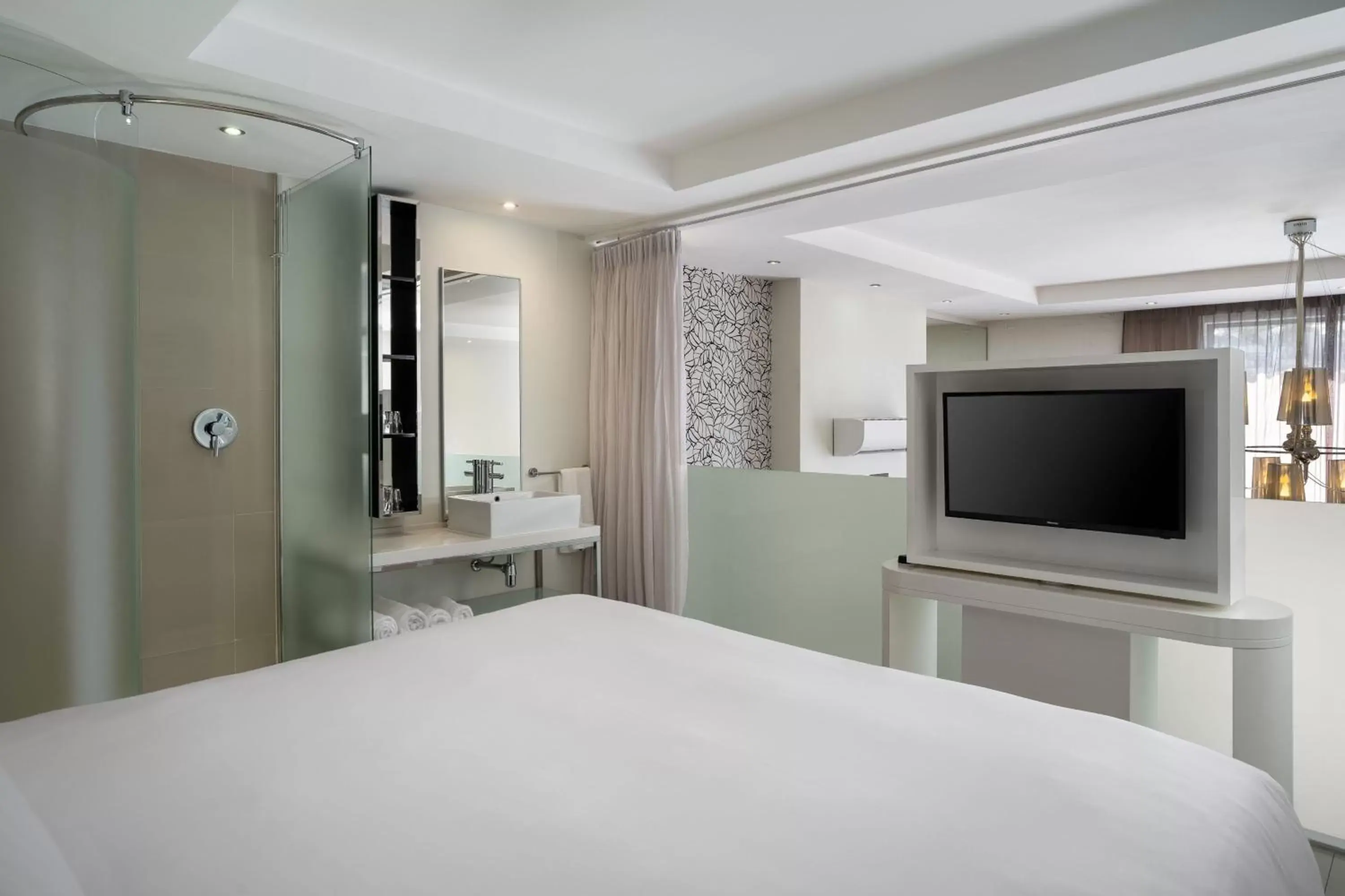 Bathroom, Bed in Protea Hotel Fire & Ice by Marriott Cape Town