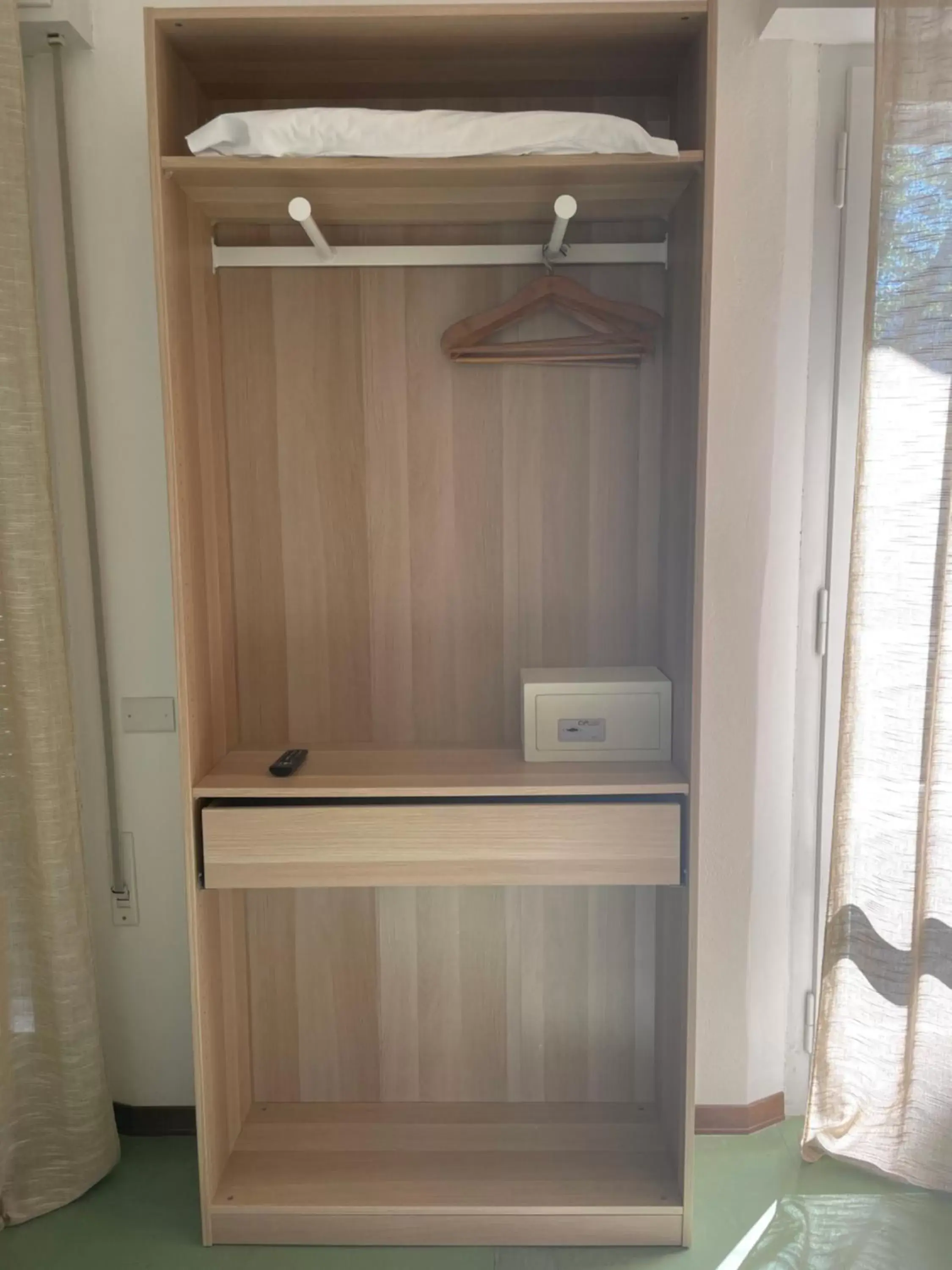 wardrobe in Hotel Aloha