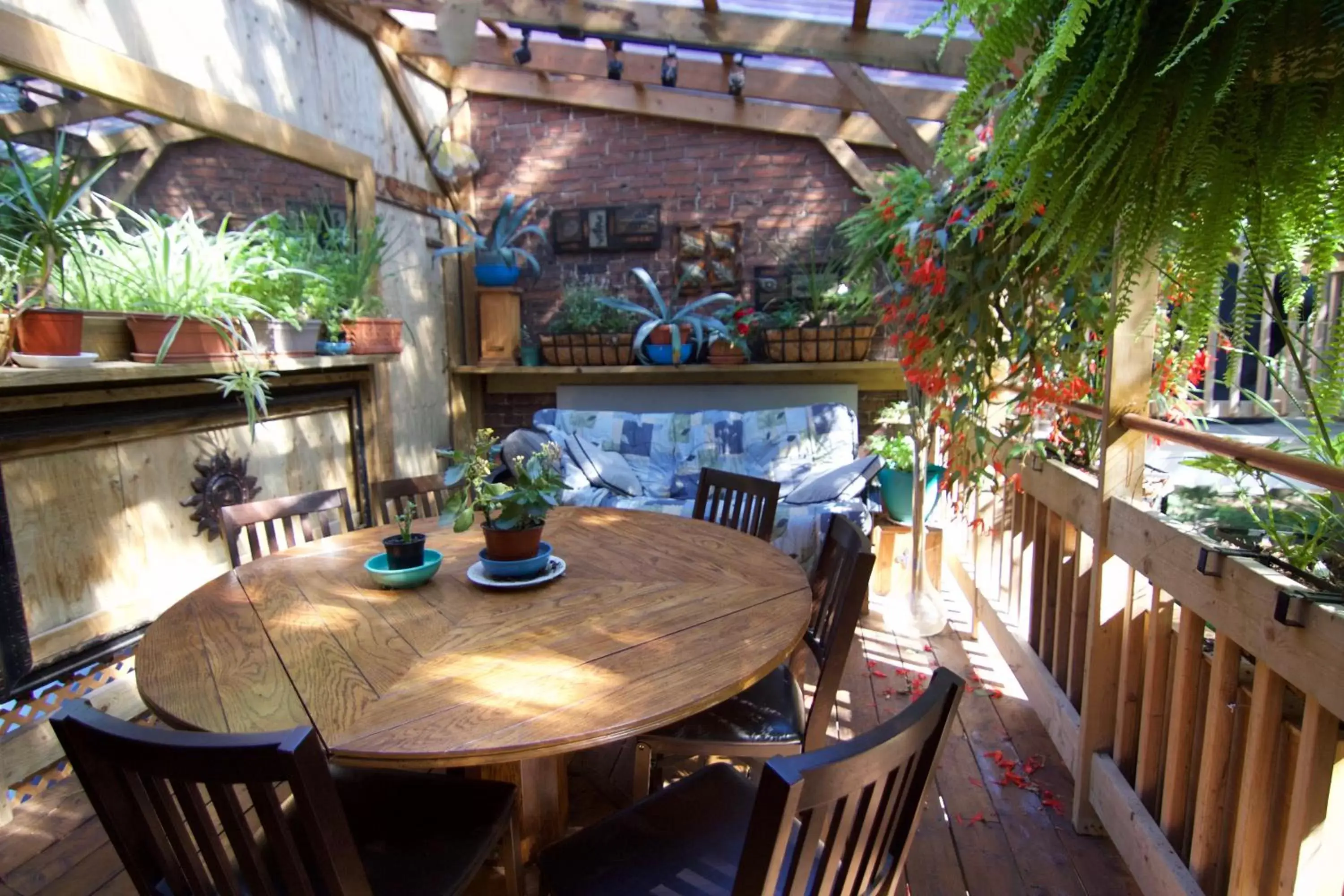 Balcony/Terrace, Restaurant/Places to Eat in Gite L'Imprévu