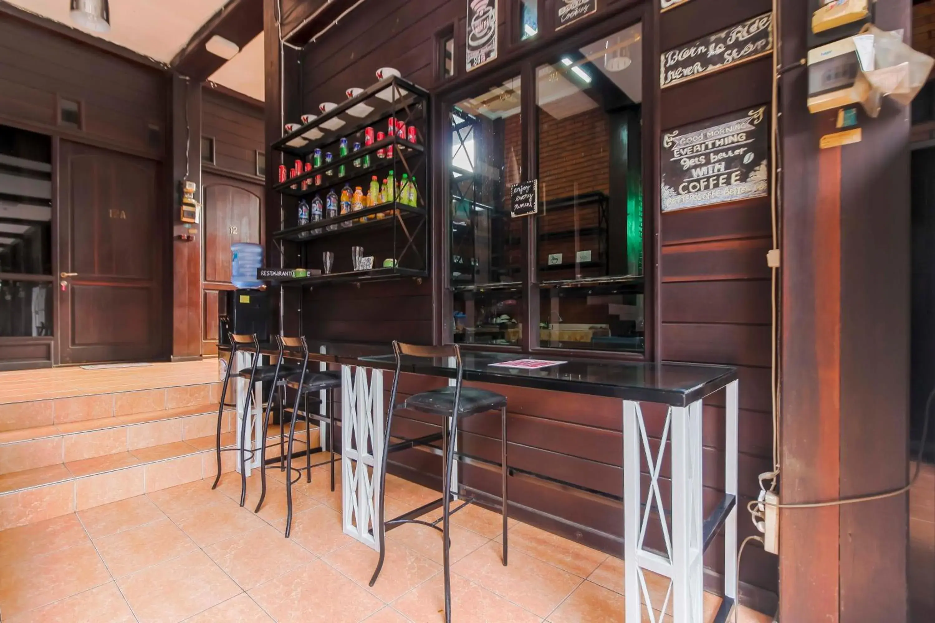Restaurant/places to eat, Lounge/Bar in RedDoorz @ Cilandak Timur