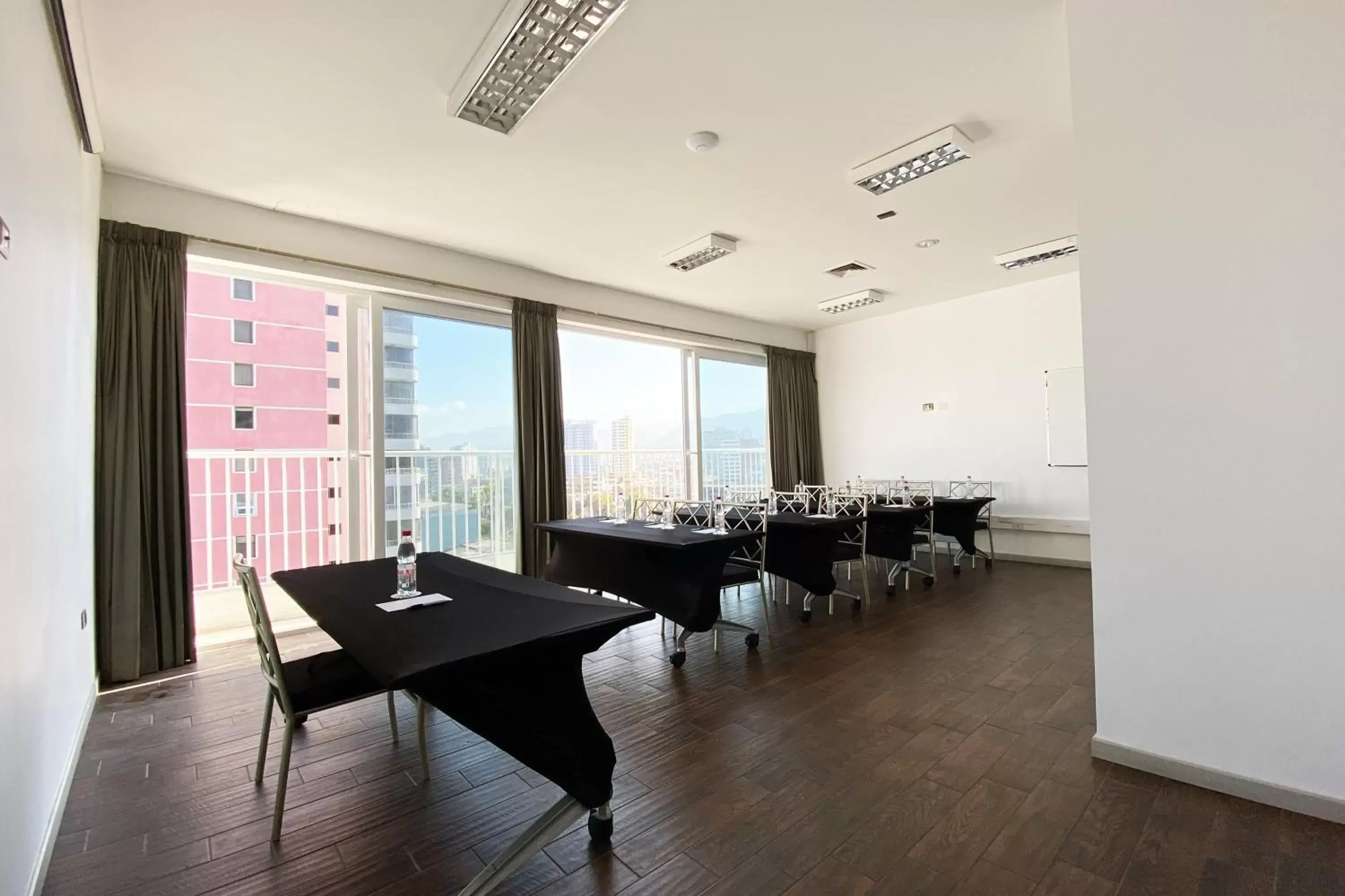 Dining Area in Wyndham Garden Antofagasta Pettra