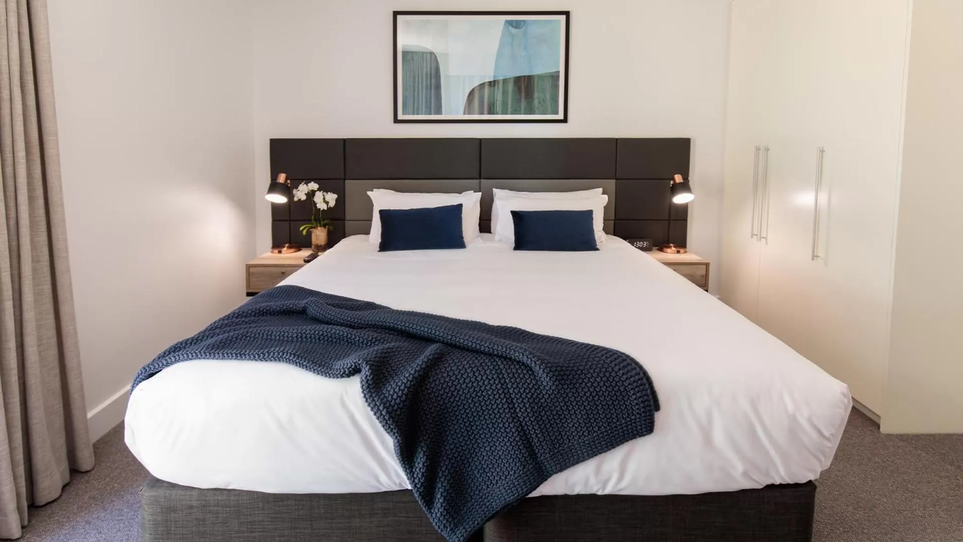 Bedroom, Bed in Oaks Glenelg Plaza Pier Suites