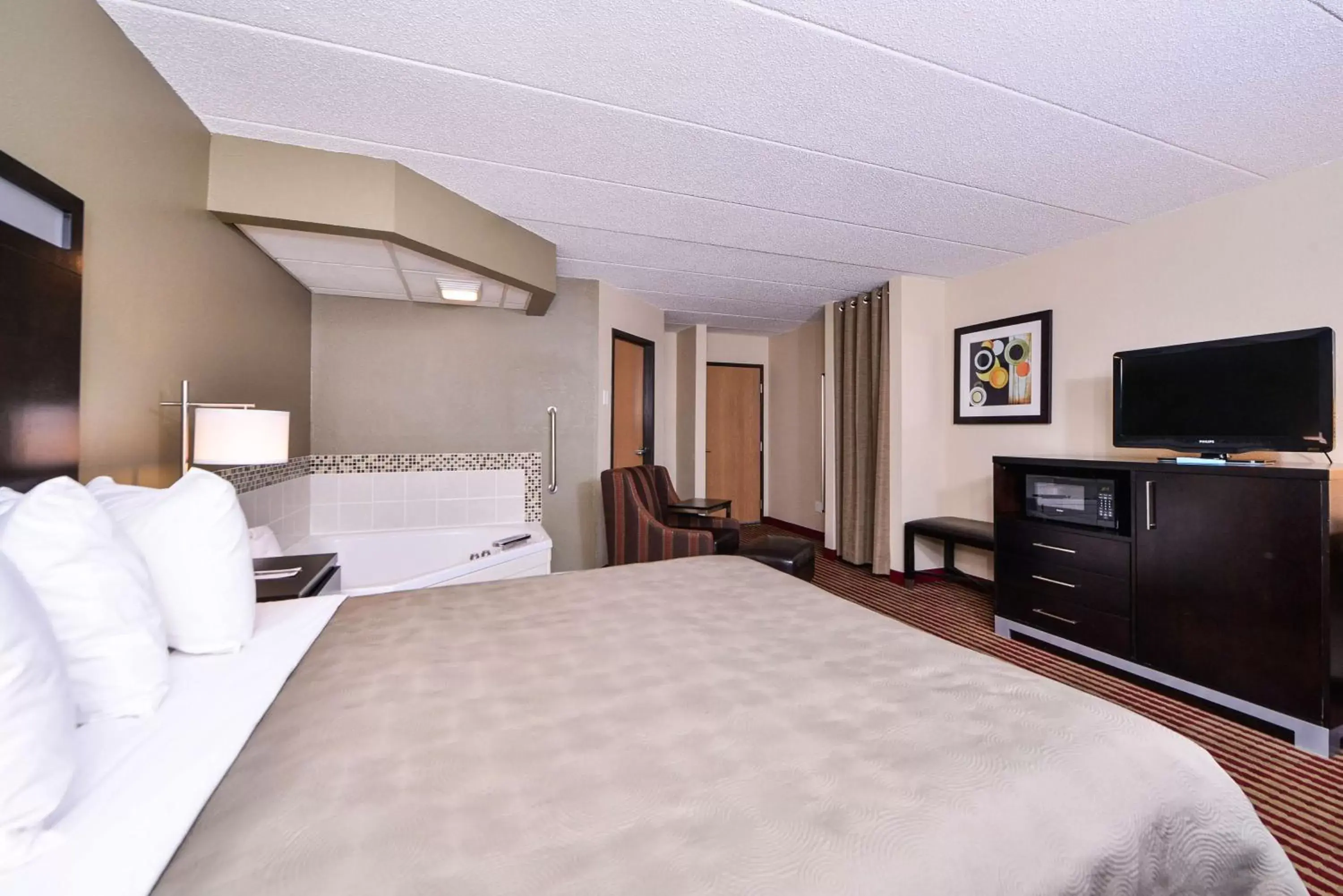 Photo of the whole room, Bed in Best Western Germantown Inn