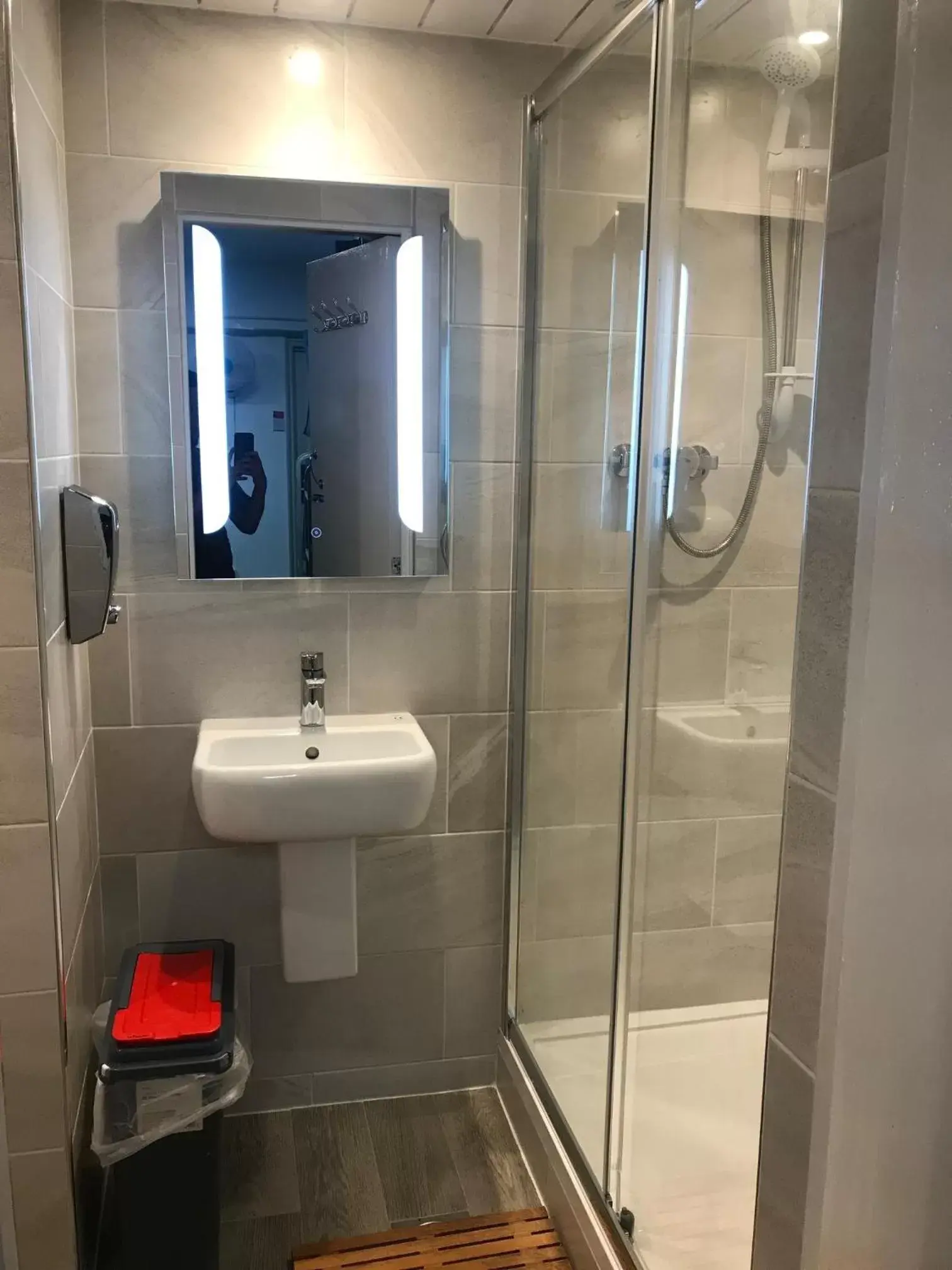 Shower, Bathroom in Smart Hyde Park Inn Hostel