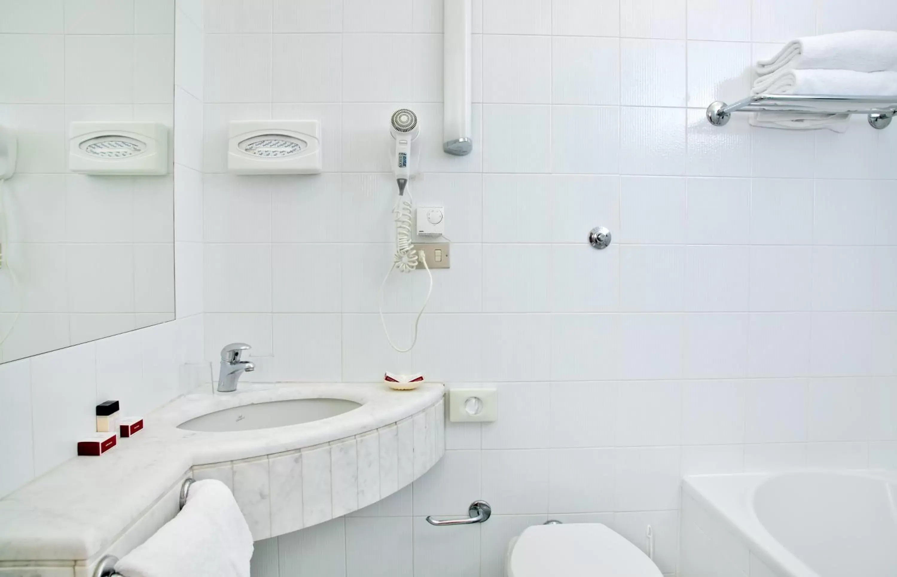 Toilet, Bathroom in Hotel Ercolini & Savi
