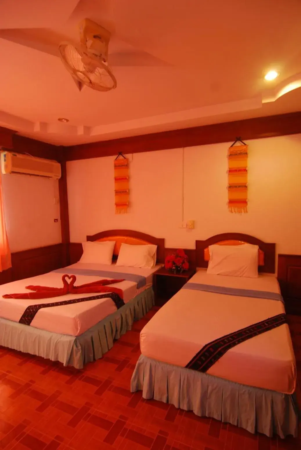 Bed in Lanta Paradise Beach Resort