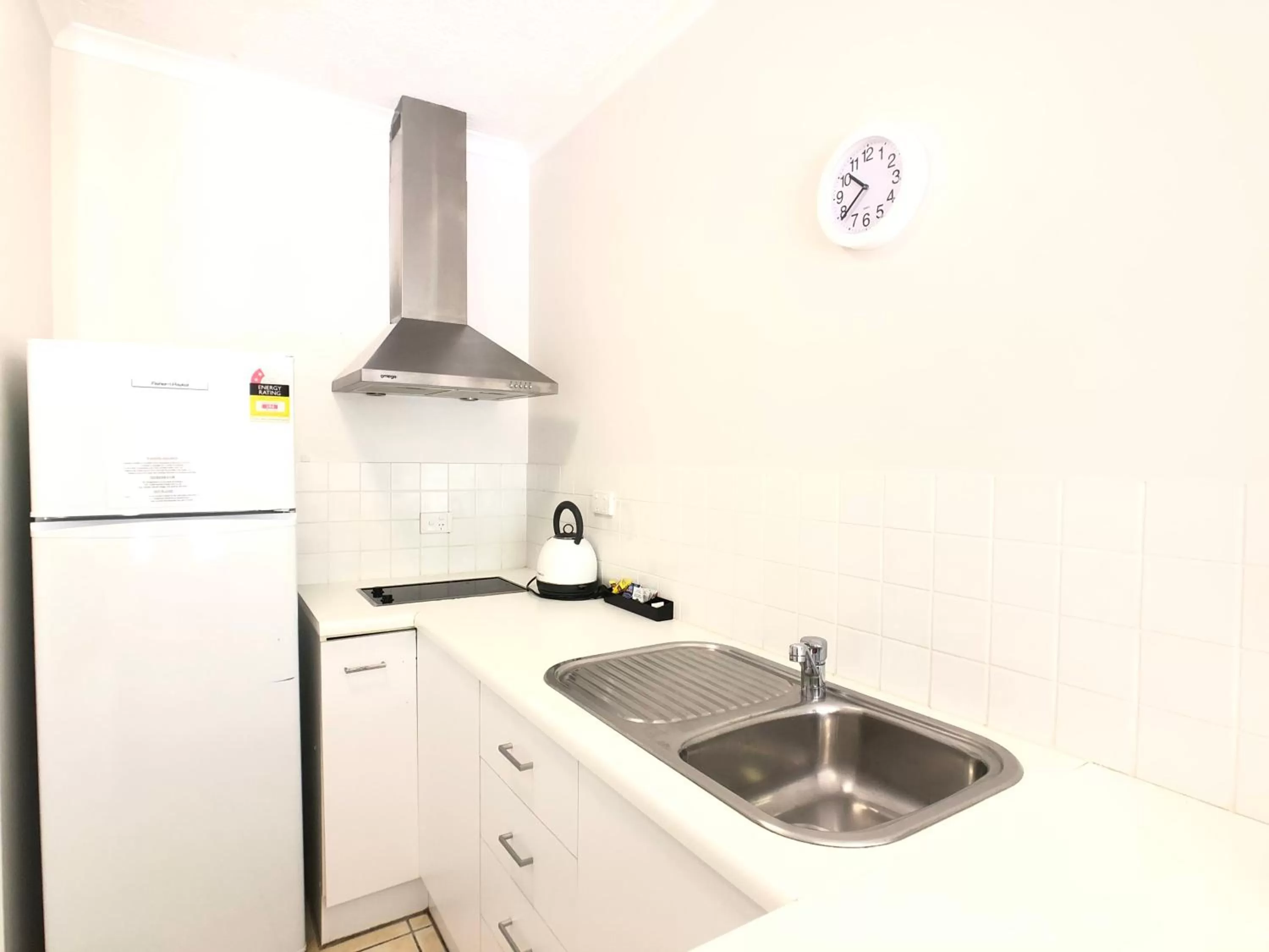 Kitchen or kitchenette in Cairns Beach Resort