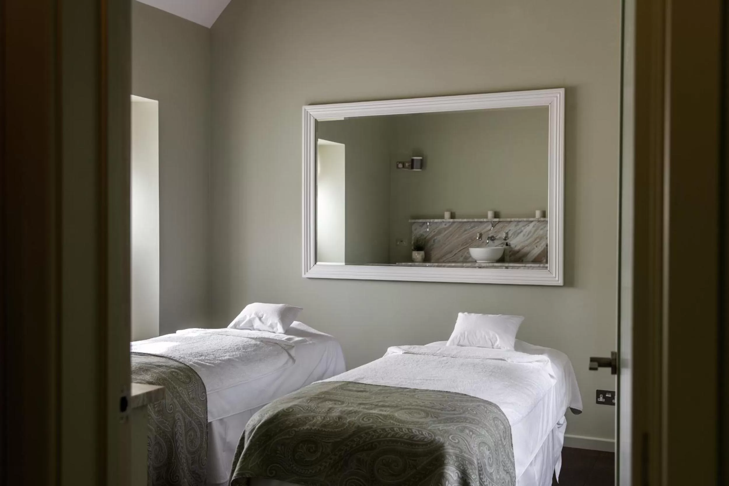 Massage, Bed in Thyme