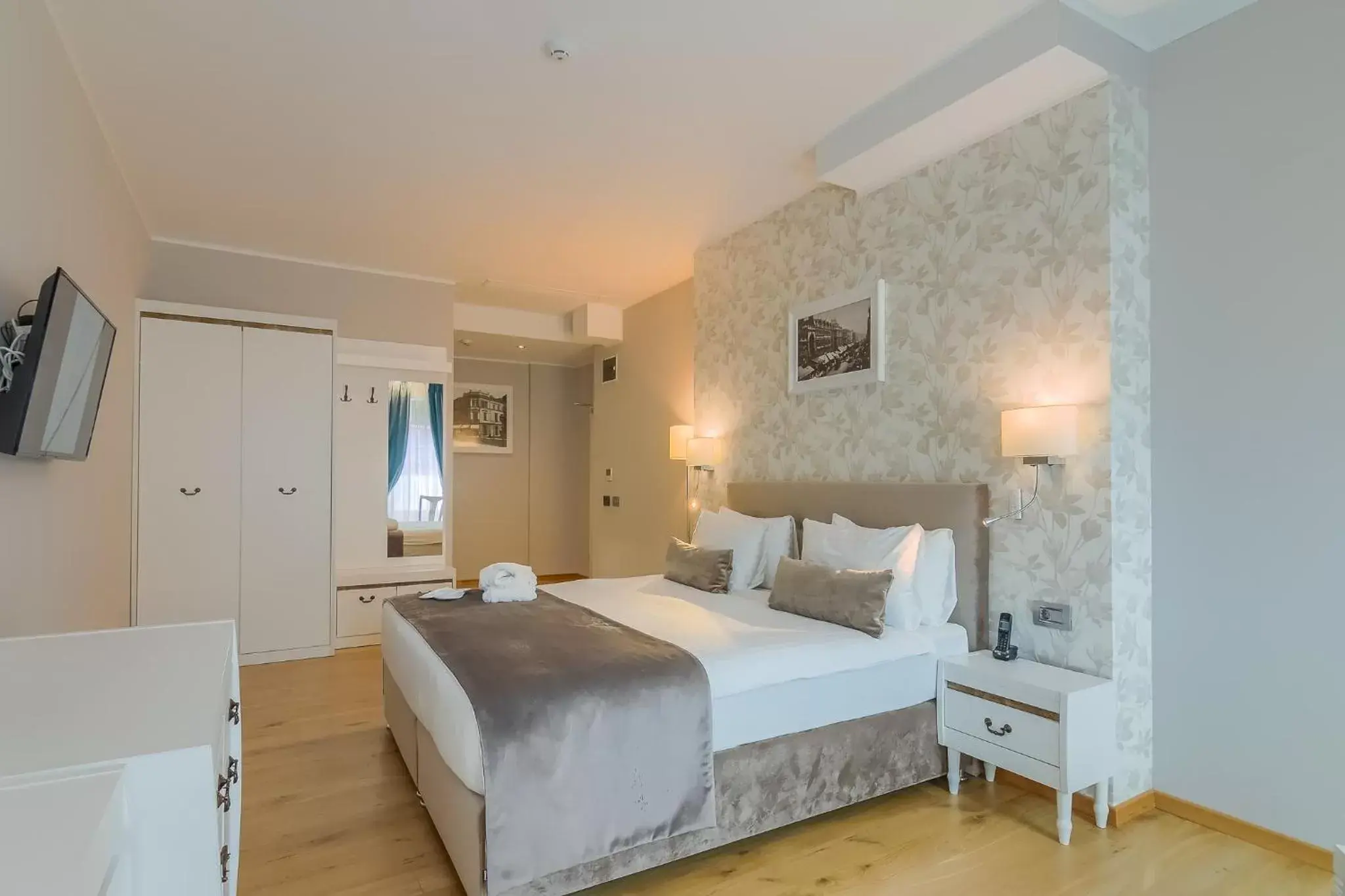 Bed in New Era Hotel Old Town Party Zone Bucharest- parking with fee nearby - NOT at the hotel ! Bed in New Era Hotel Old Town Party Zone Bucharest- parking with fee nearby - NOT at the hotel !