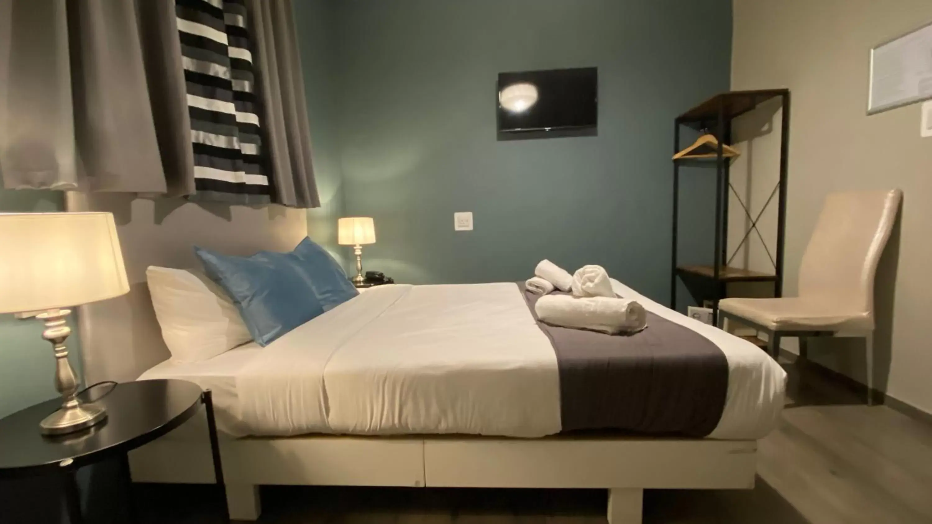 Bedroom, Bed in Sliema Marina Hotel