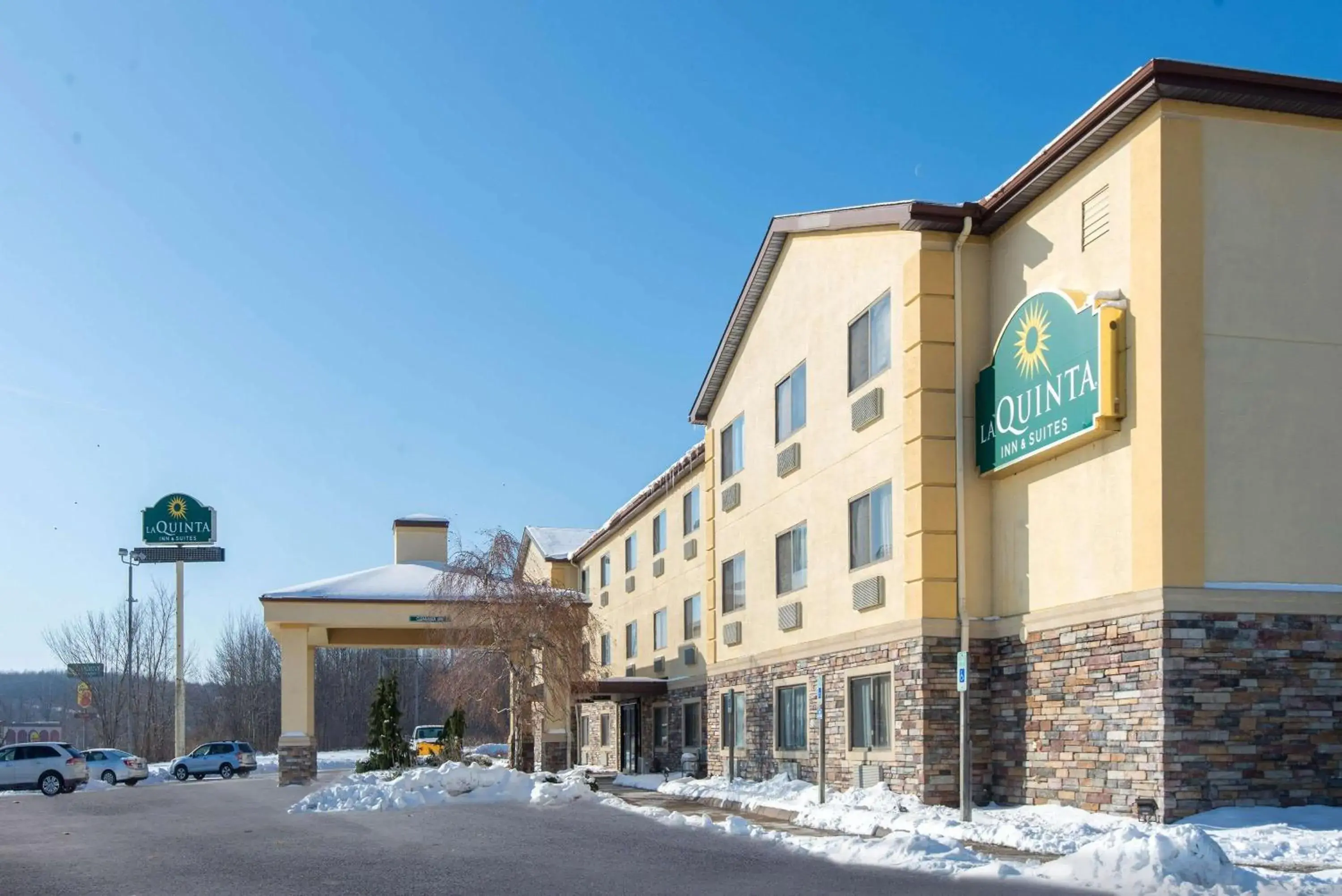 Property Building in La Quinta Inn & Suites by Wyndham Erie