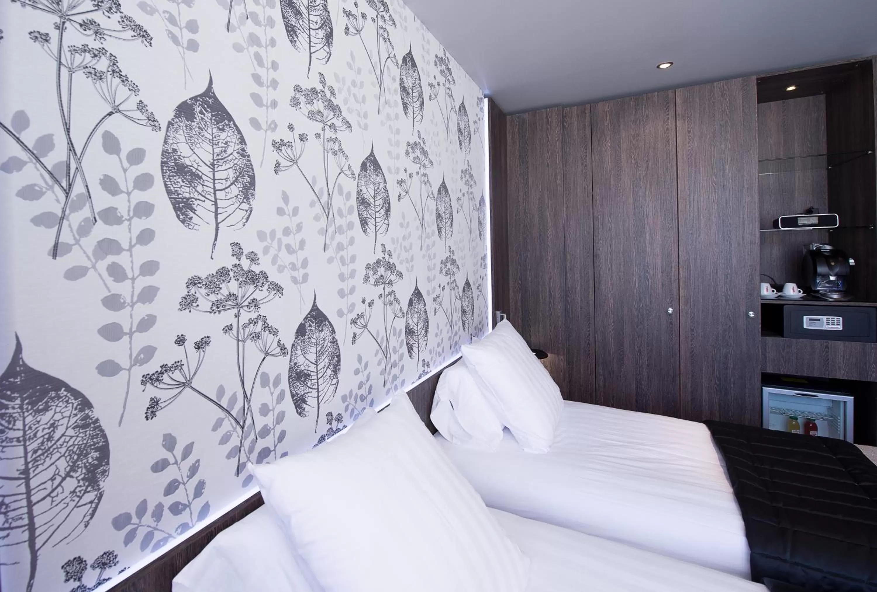 Superior Twin Room with City View in Best Western Premier Le Patio des Artistes Wellness Jacuzzi