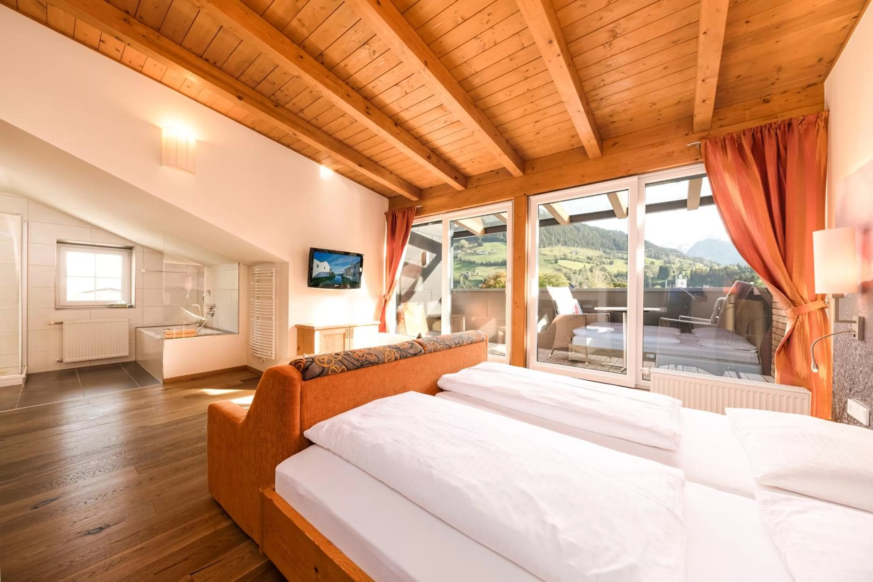 Photo of the whole room, Bed in Hotel Bräurup