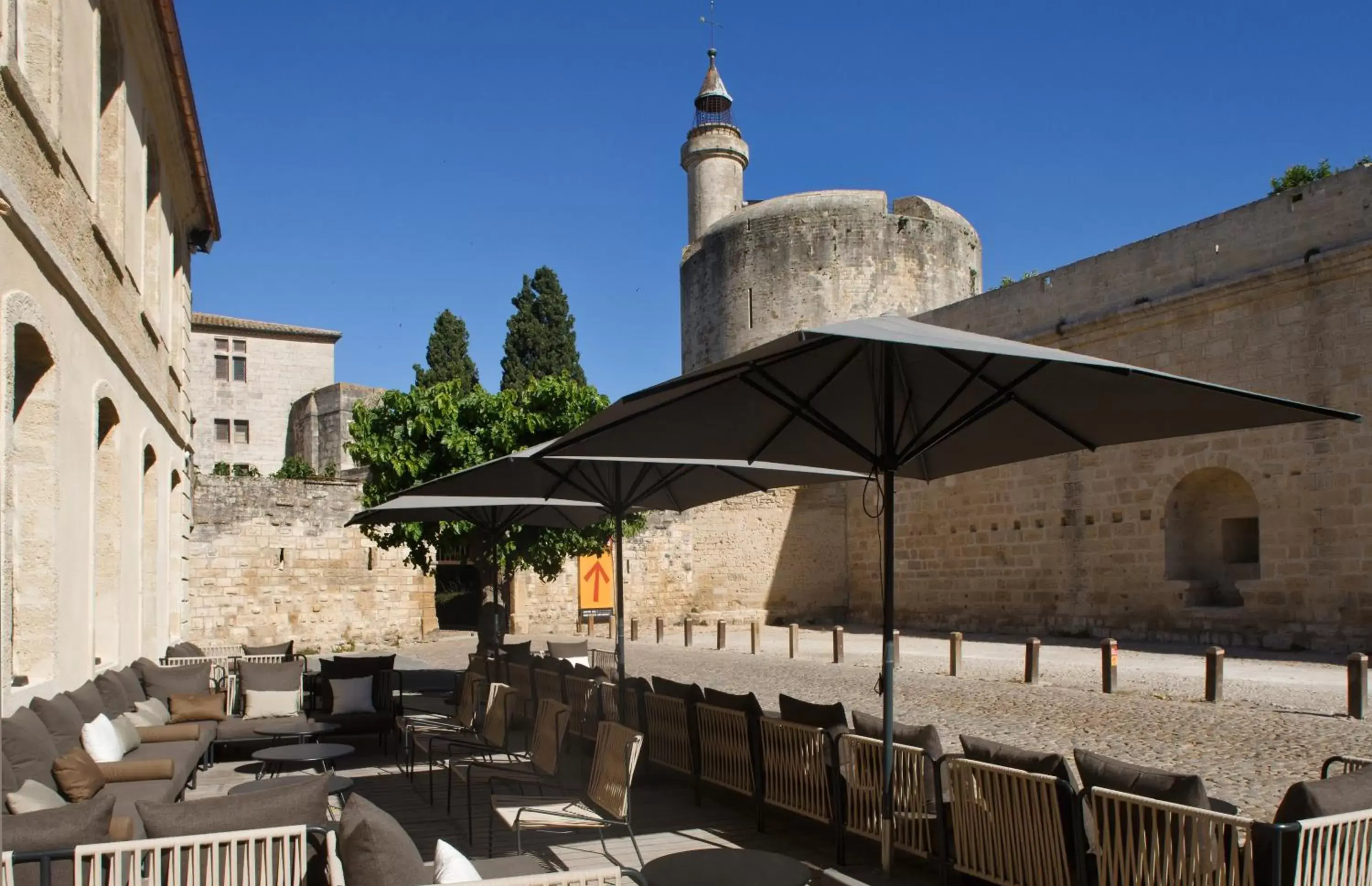 Patio in Boutique Hôtel des Remparts & Spa