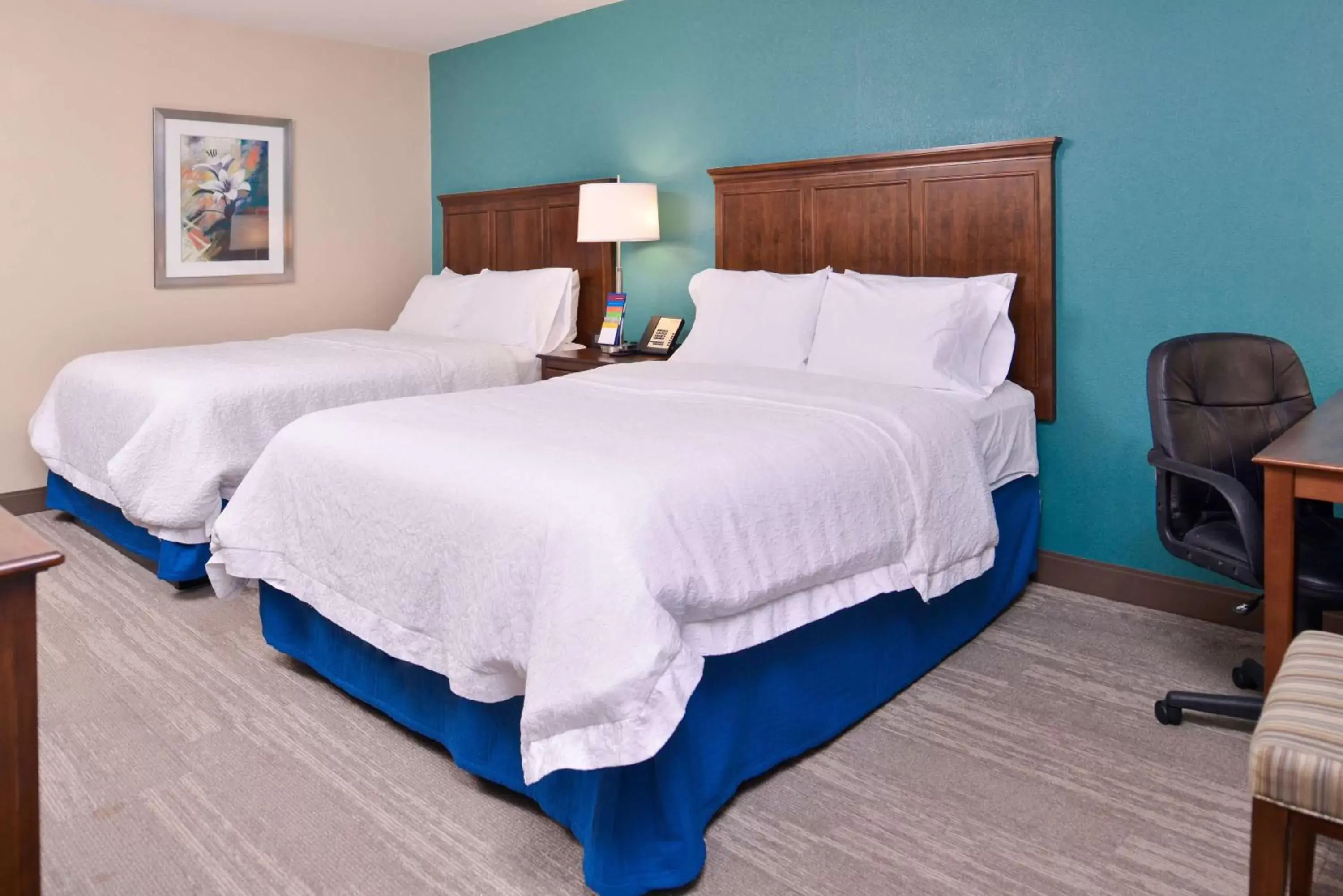 Bedroom, Bed in Hampton Inn by Hilton Decatur