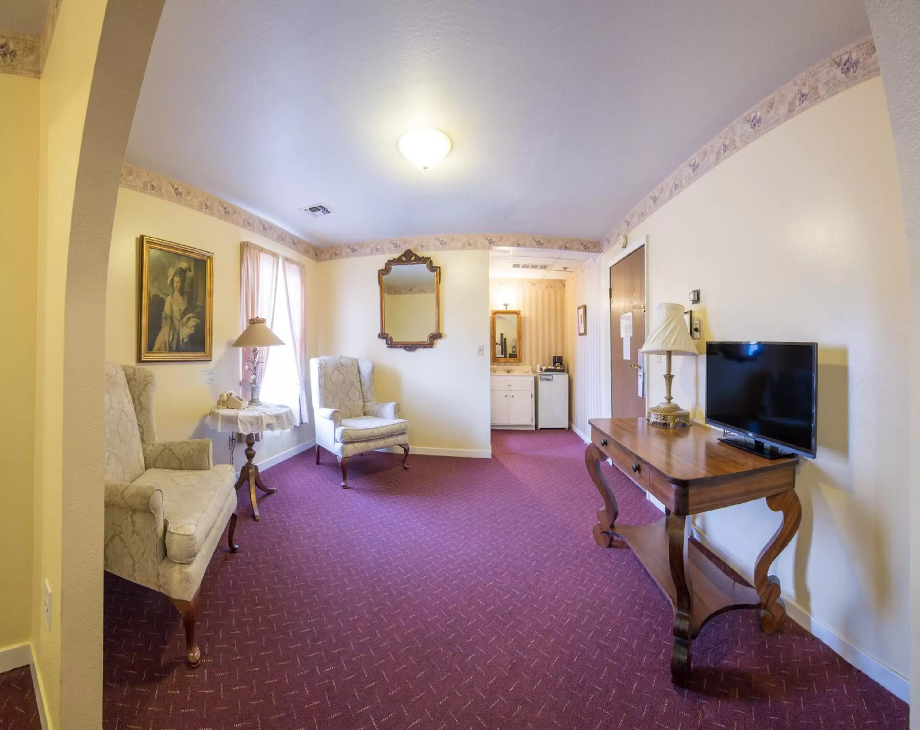 Photo of the whole room, Seating Area in Historic Cary House Hotel