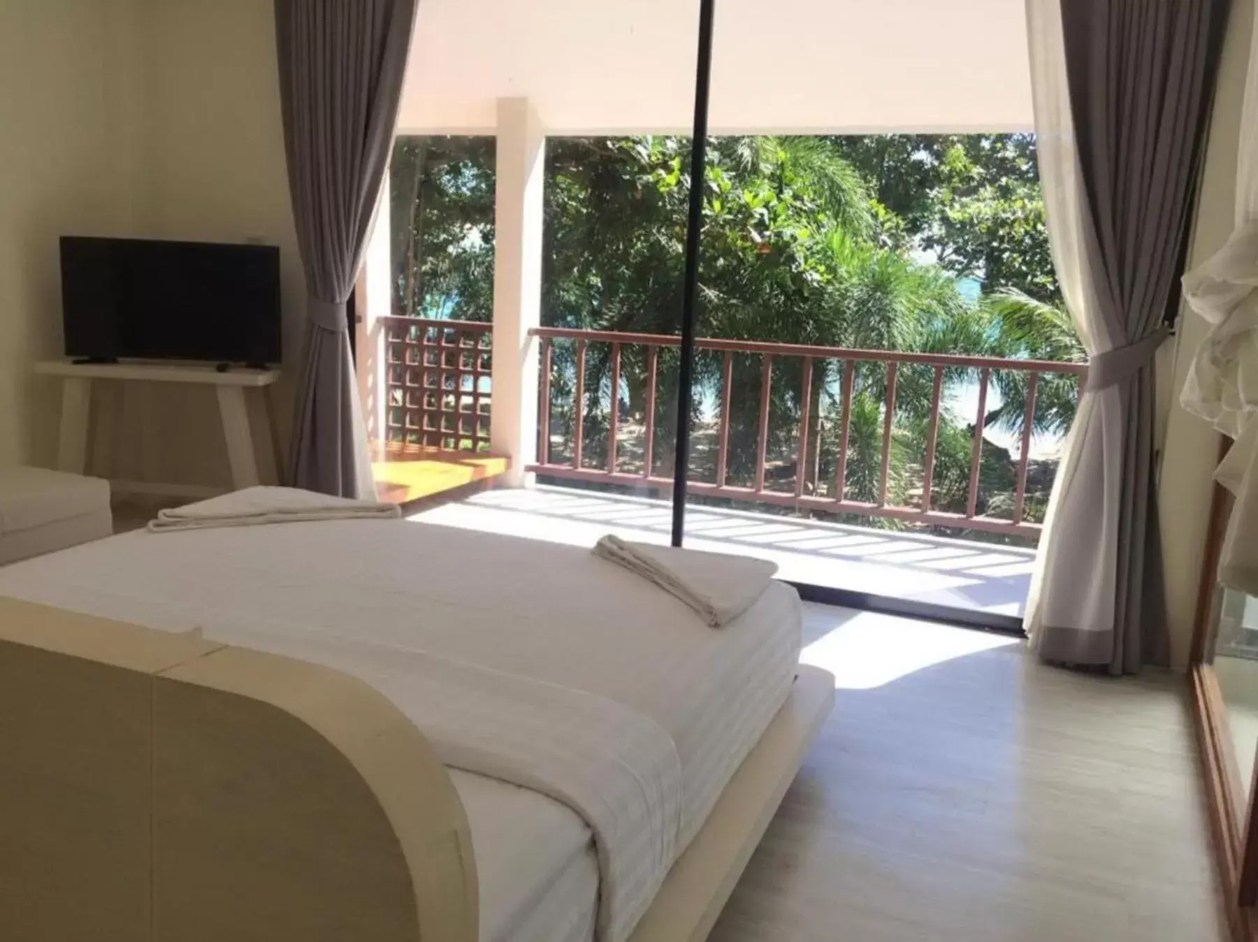 Bed in Siam Beach Resort