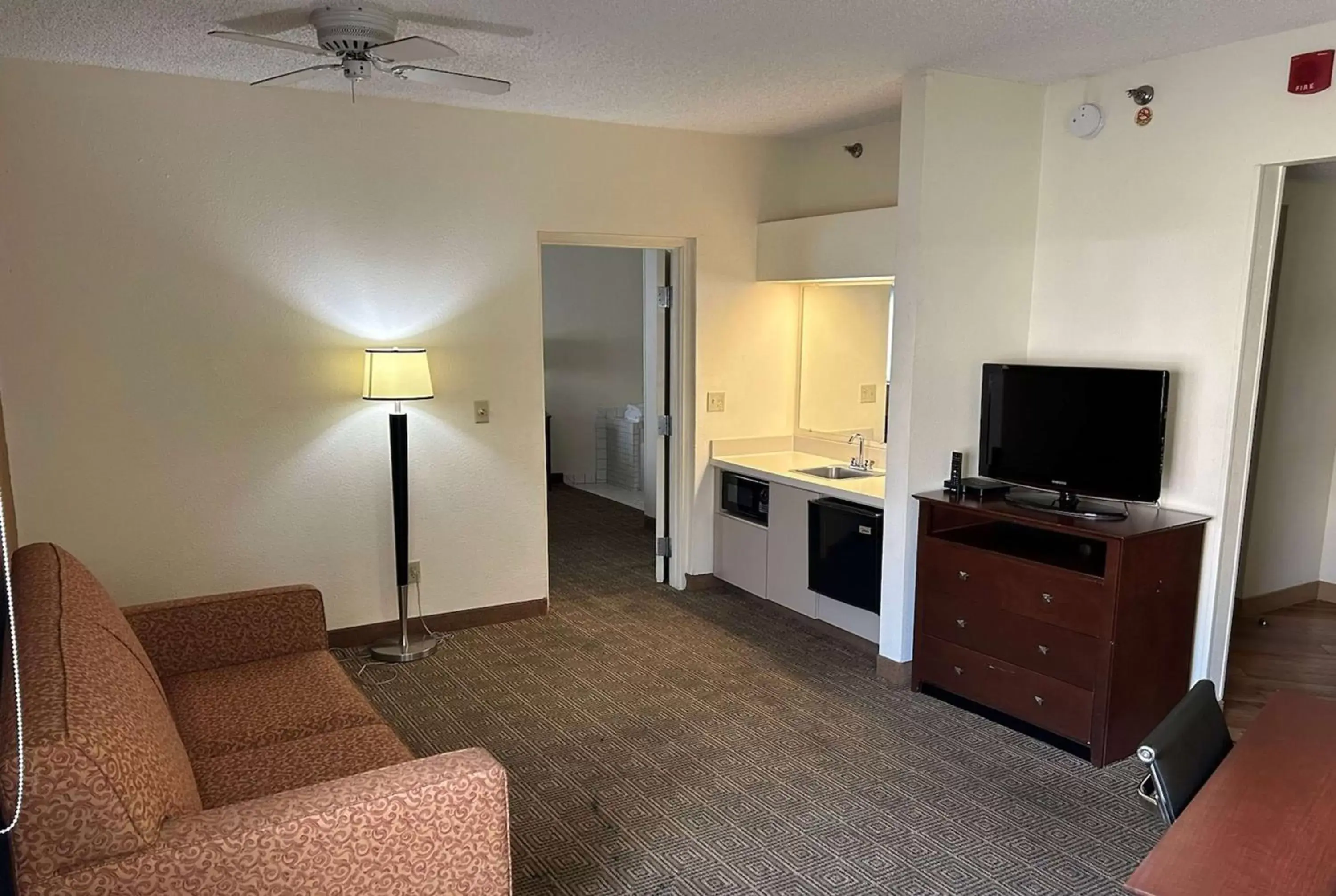 Photo of the whole room, TV/Entertainment Center in La Quinta by Wyndham Orlando South