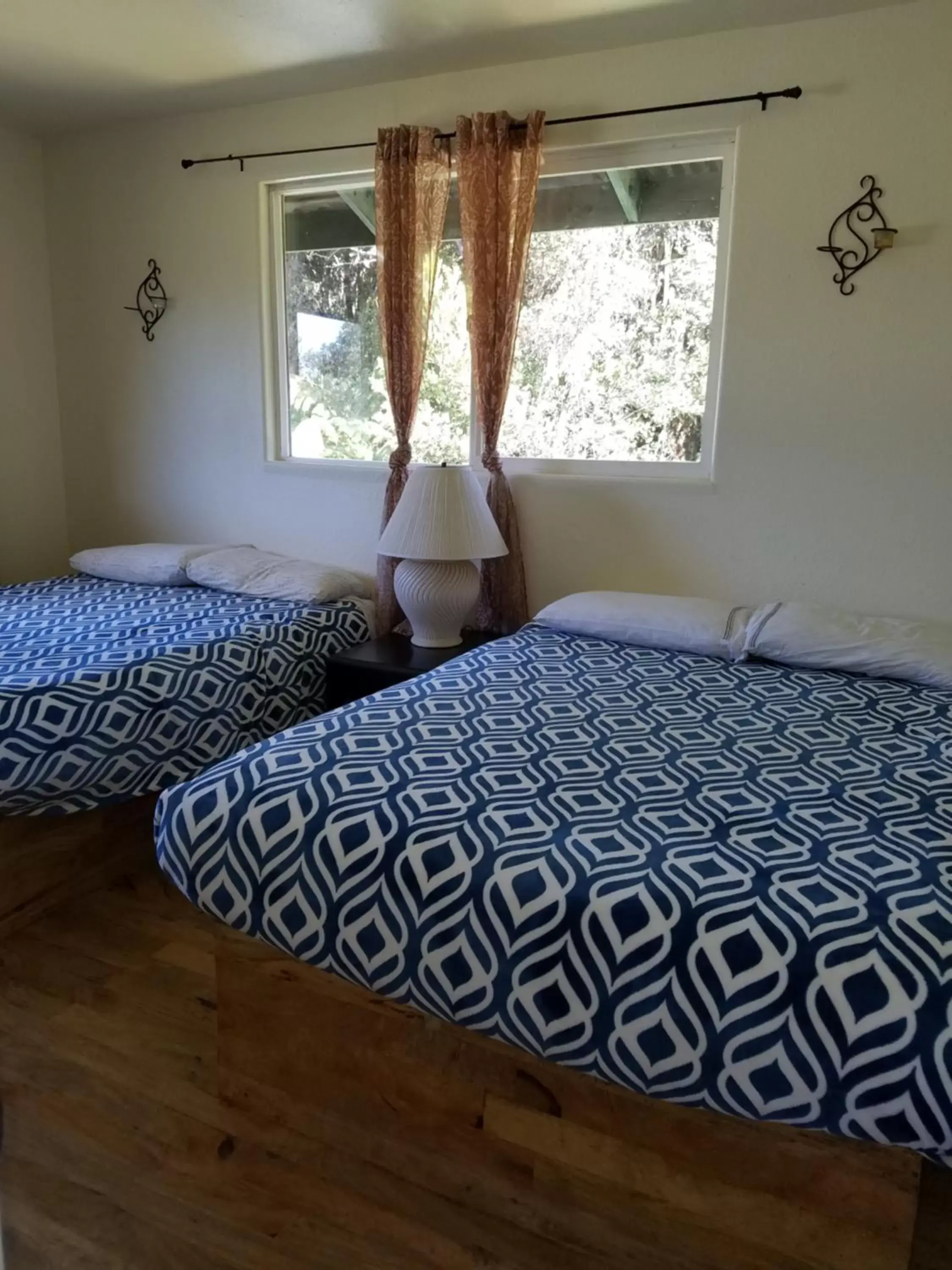 Bed in Aloha Crater Lodge