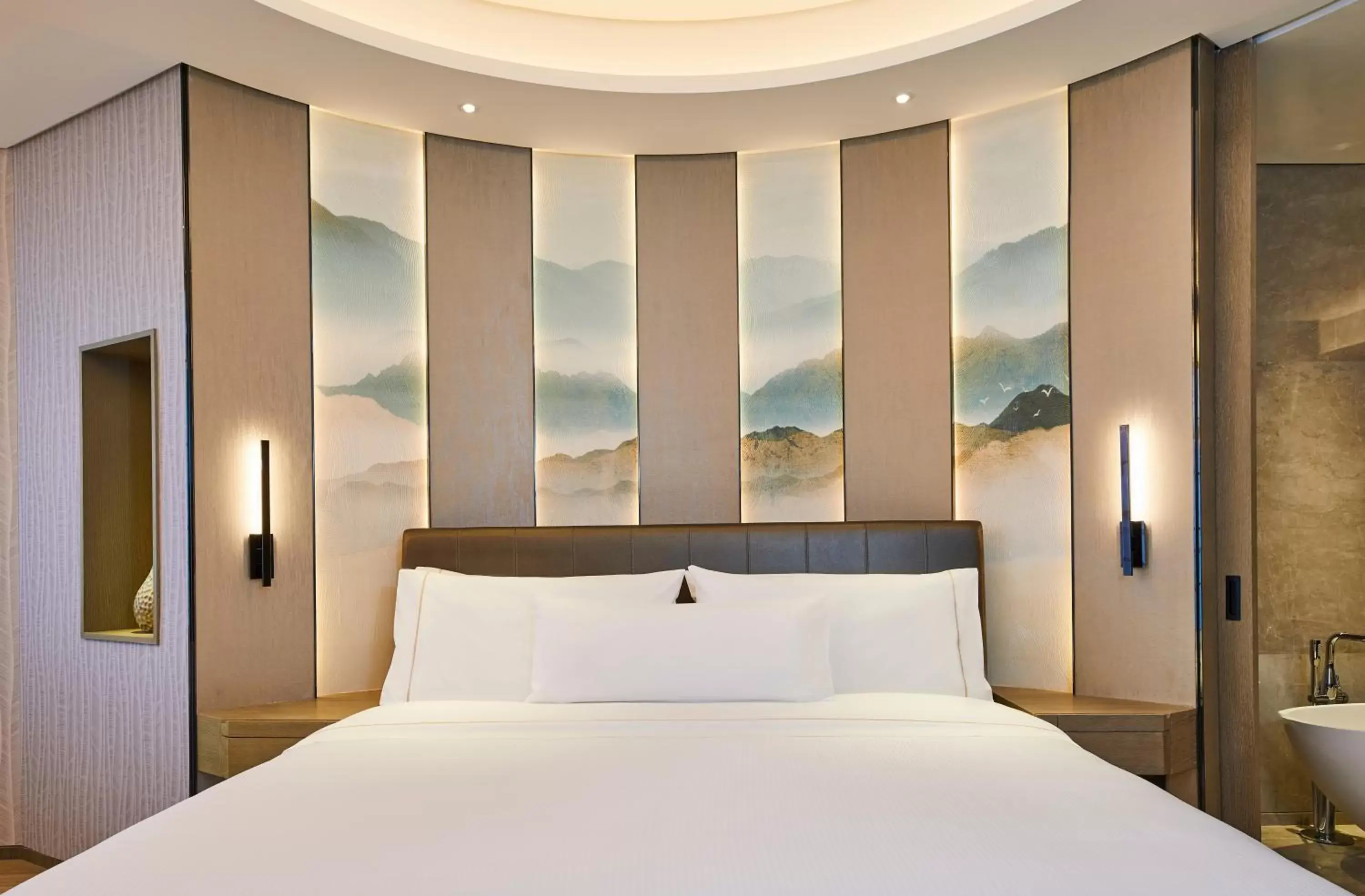 Bed in The Westin Wenzhou